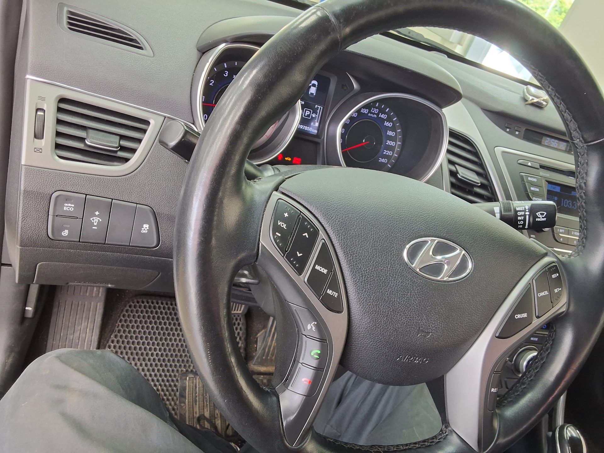 2015 - hyundai avante