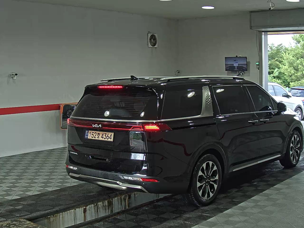 2023 - kia carnival
