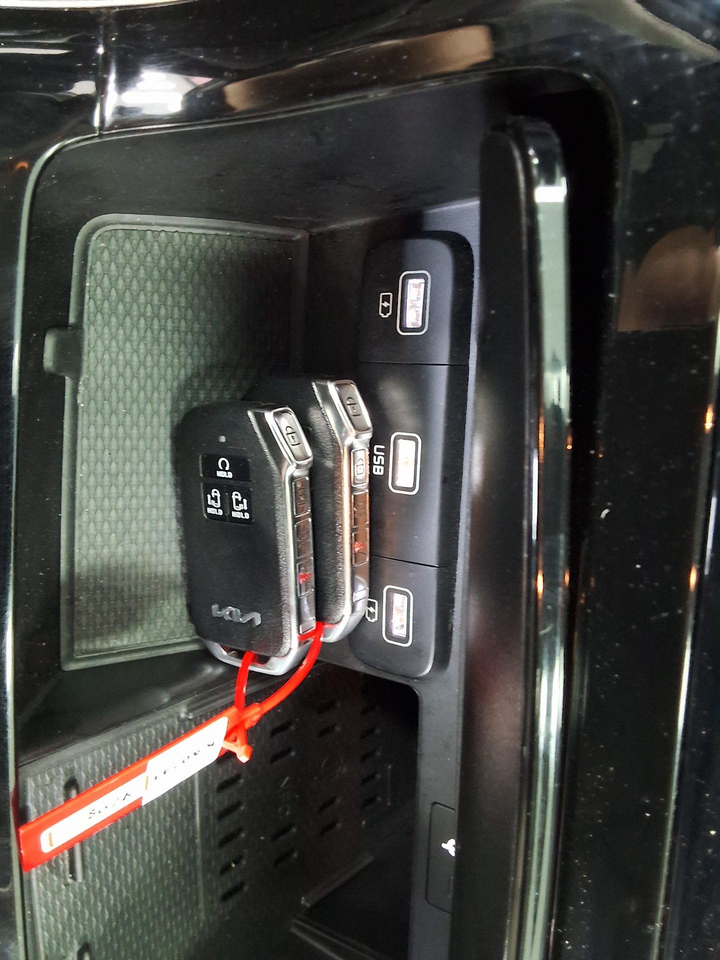 2023 - kia carnival