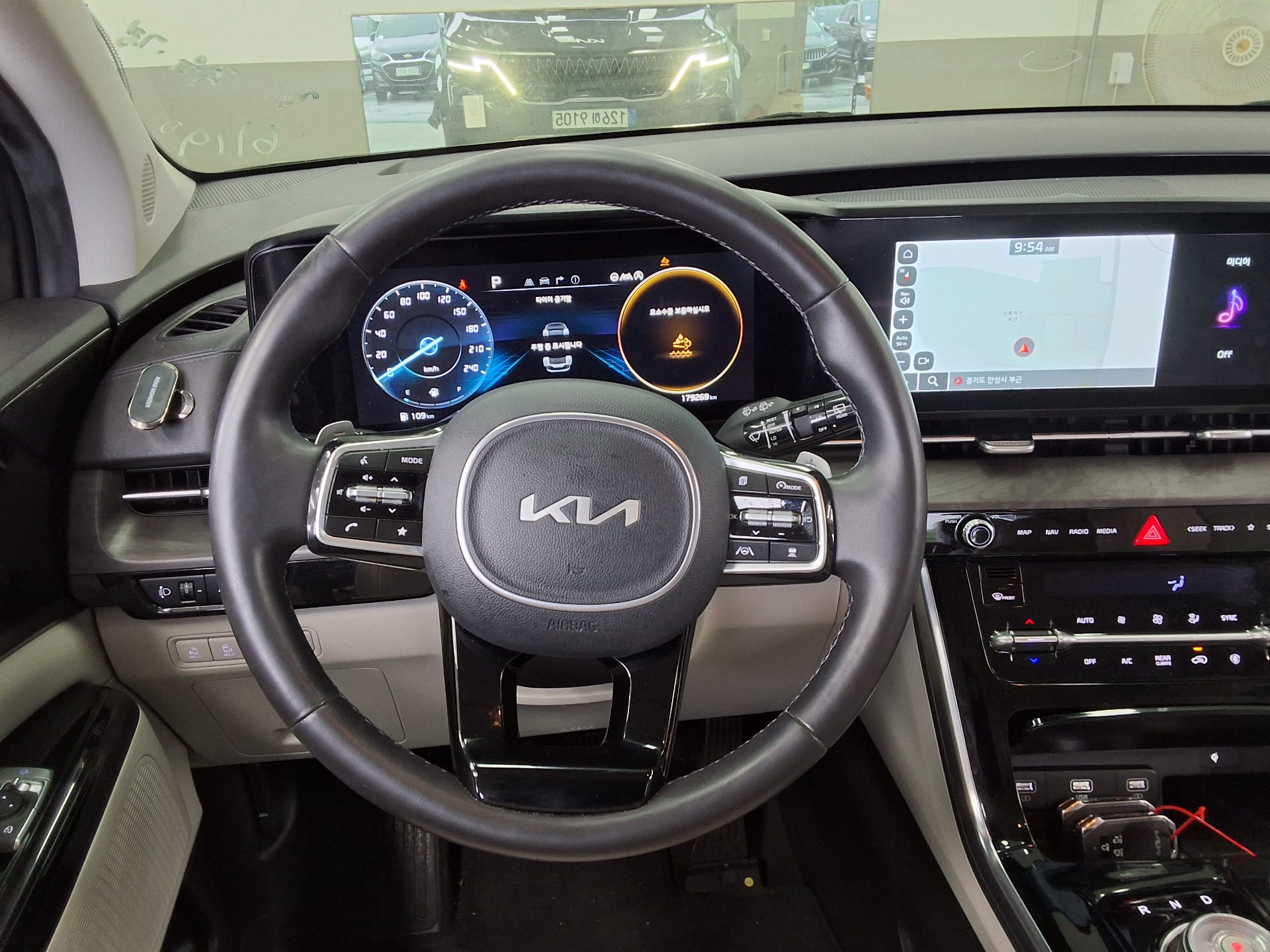 2023 - kia carnival