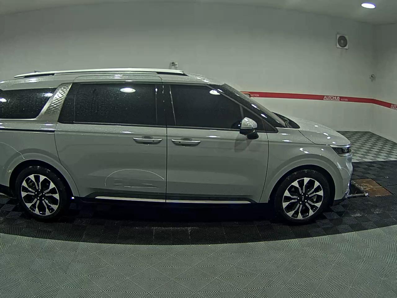 2023 - kia carnival