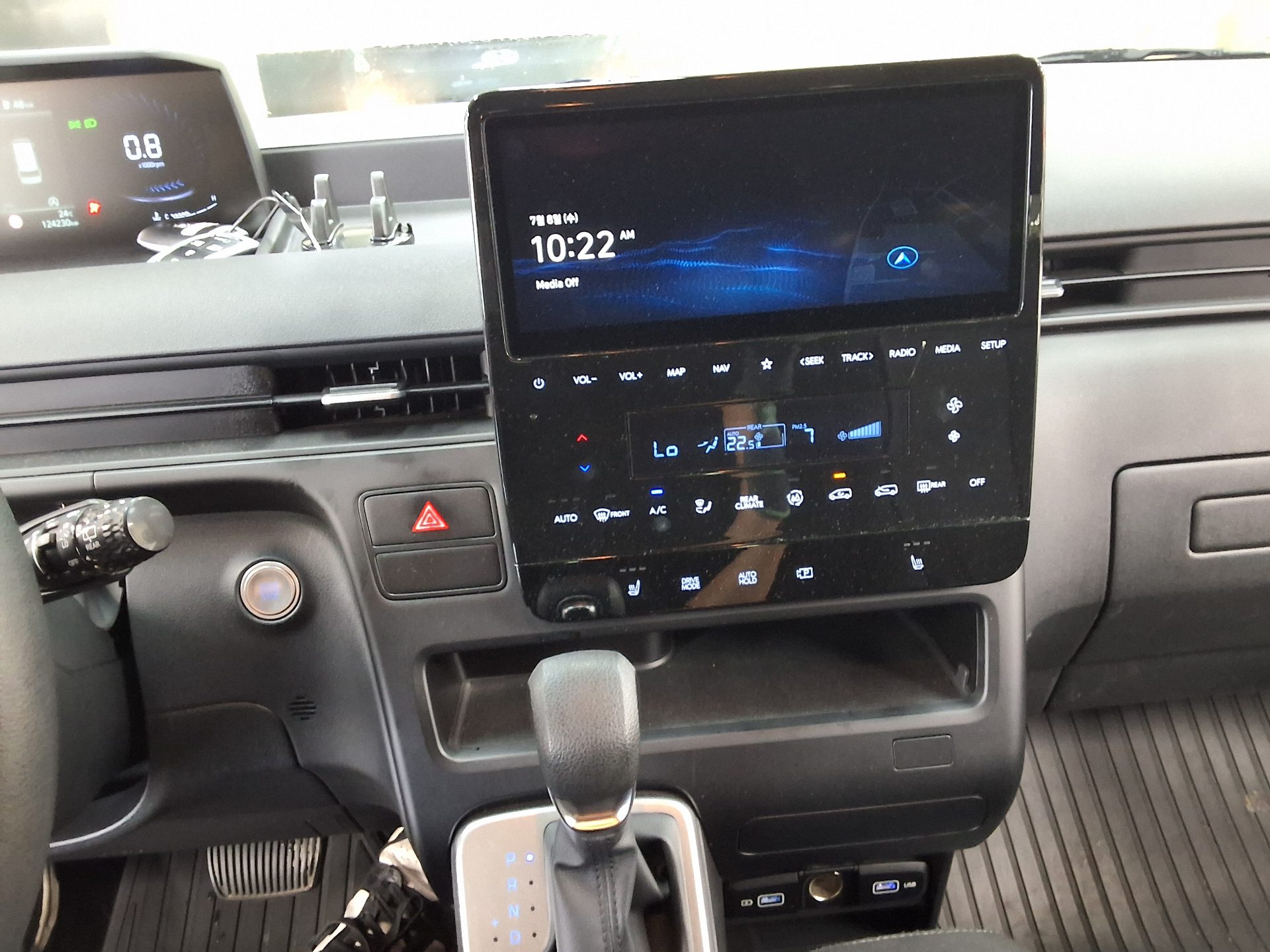 2022 - hyundai staria