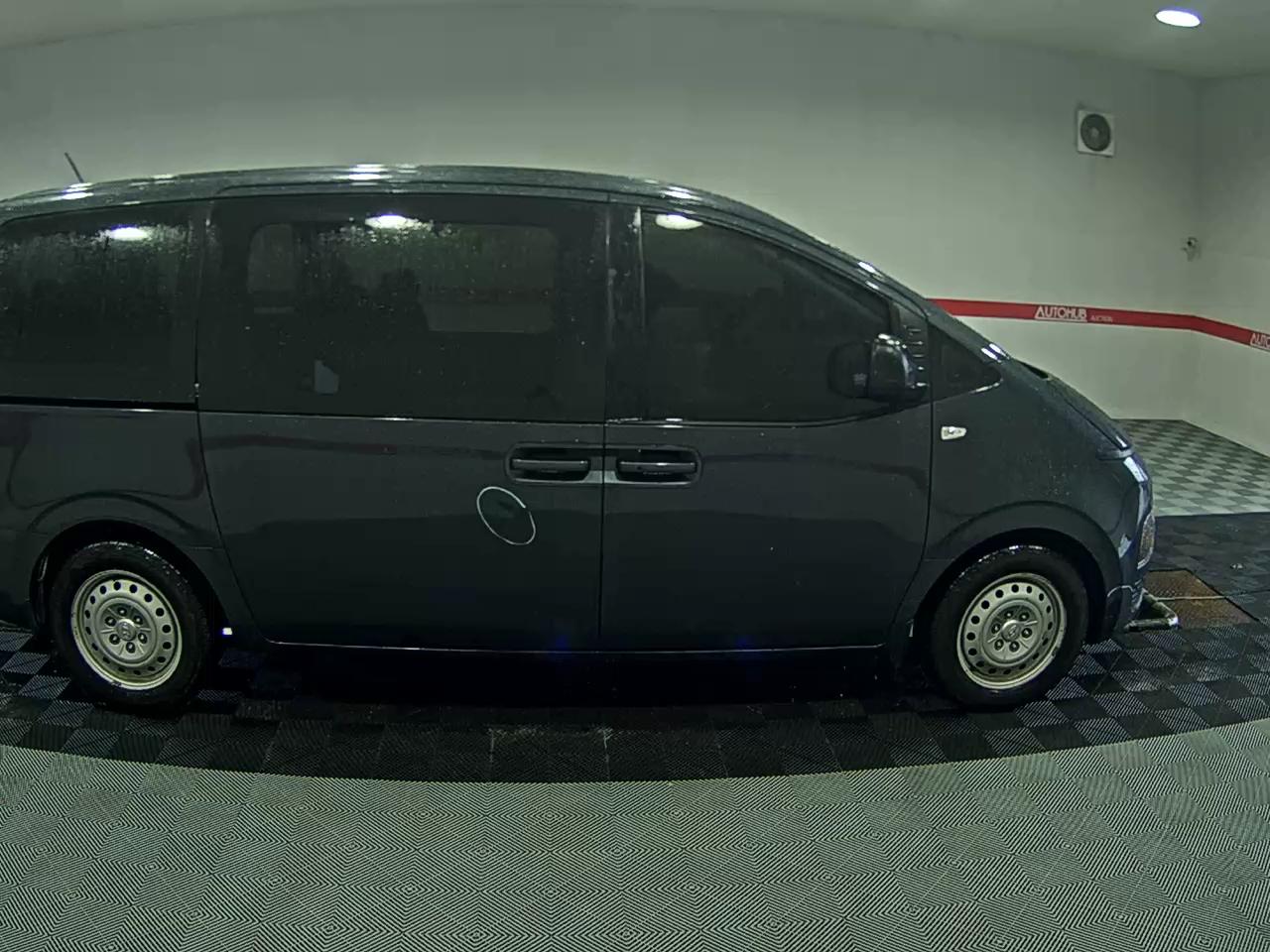 2022 - hyundai staria