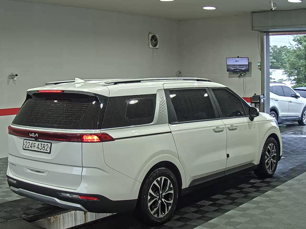 2023 - kia carnival