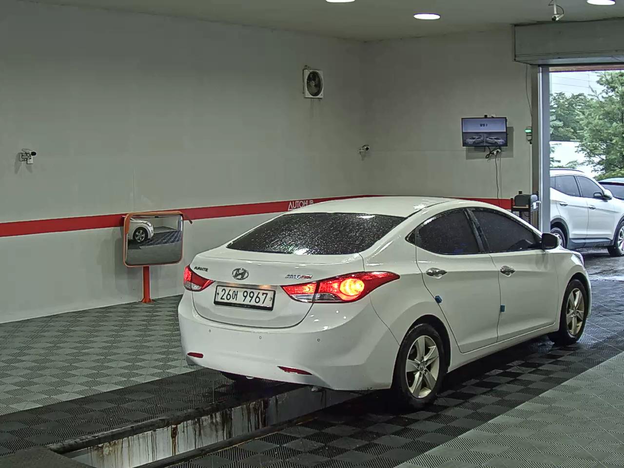 2012 - hyundai avante