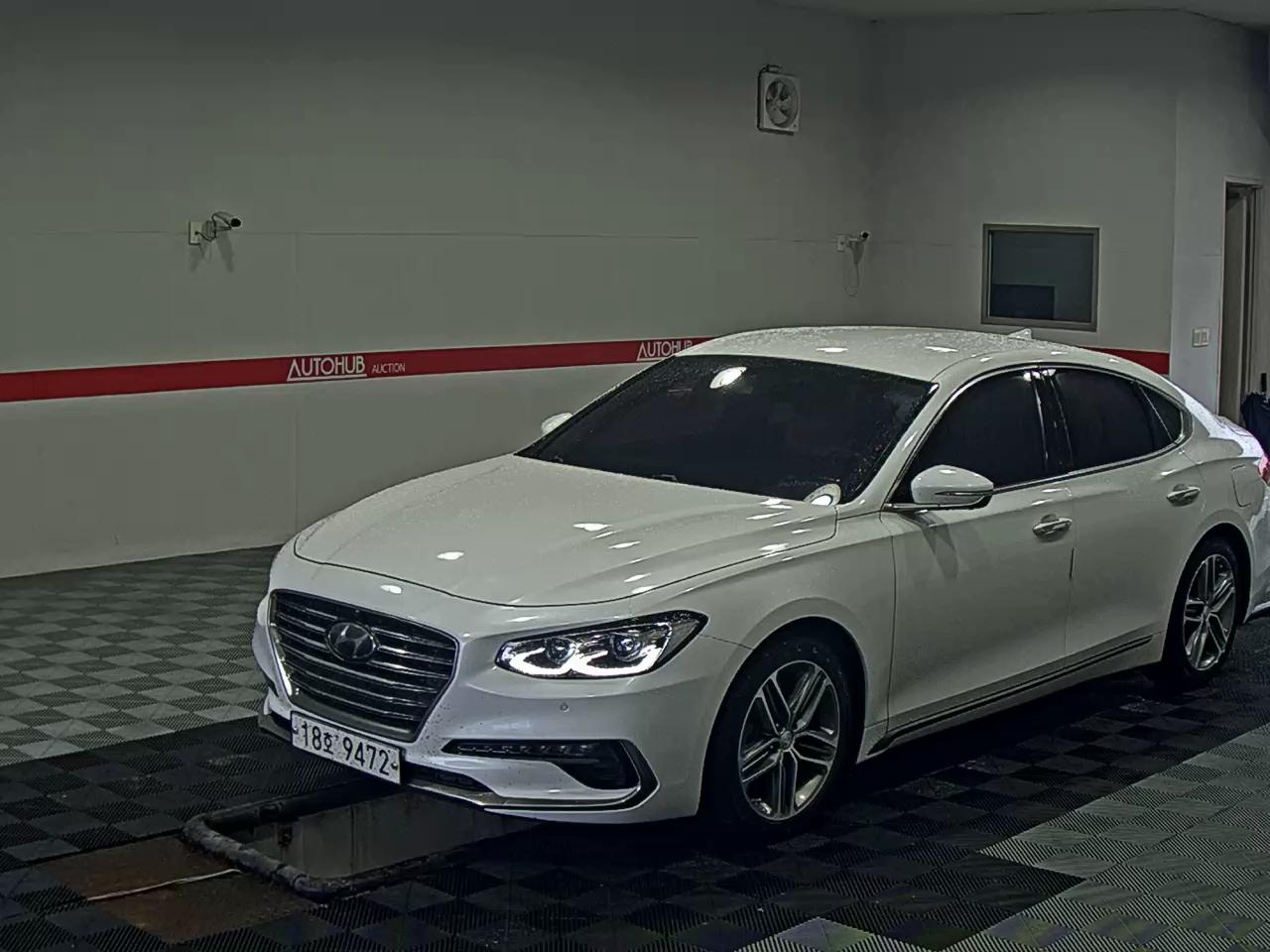 HYUNDAI GRANDEUR LPi RENTAL CAR