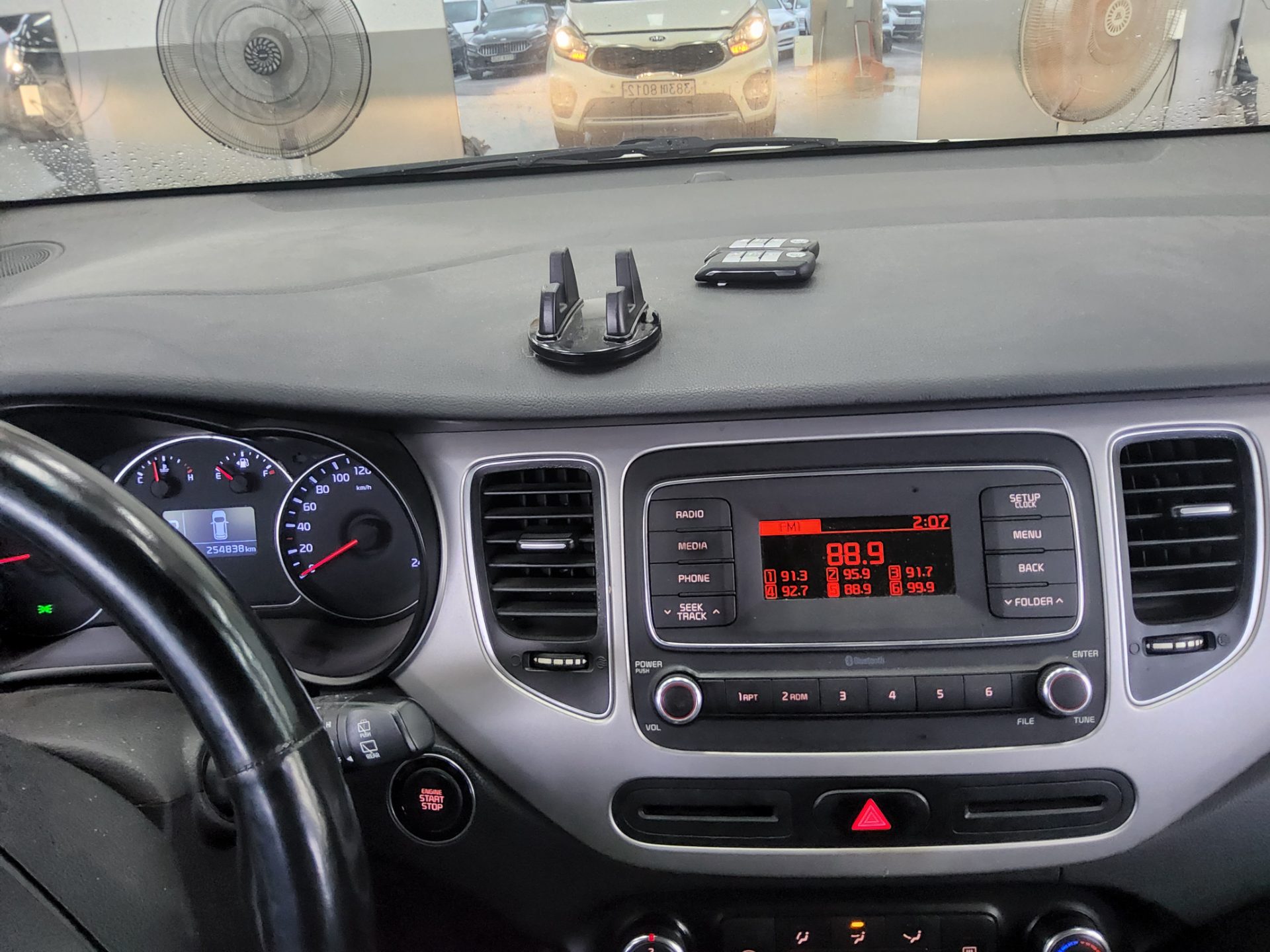 2018 - kia carens