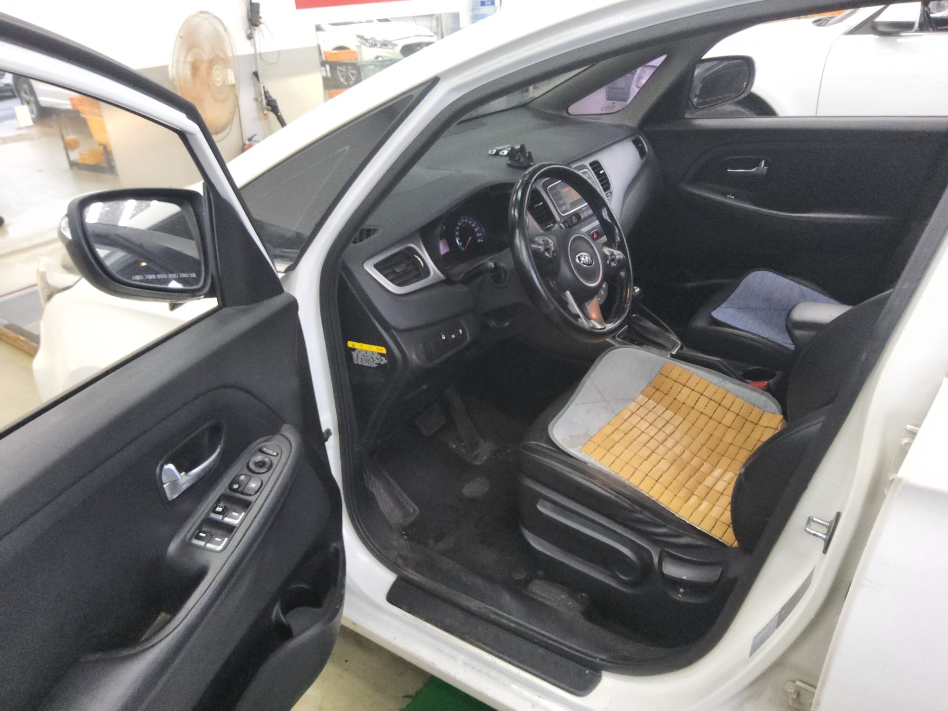 2018 - kia carens