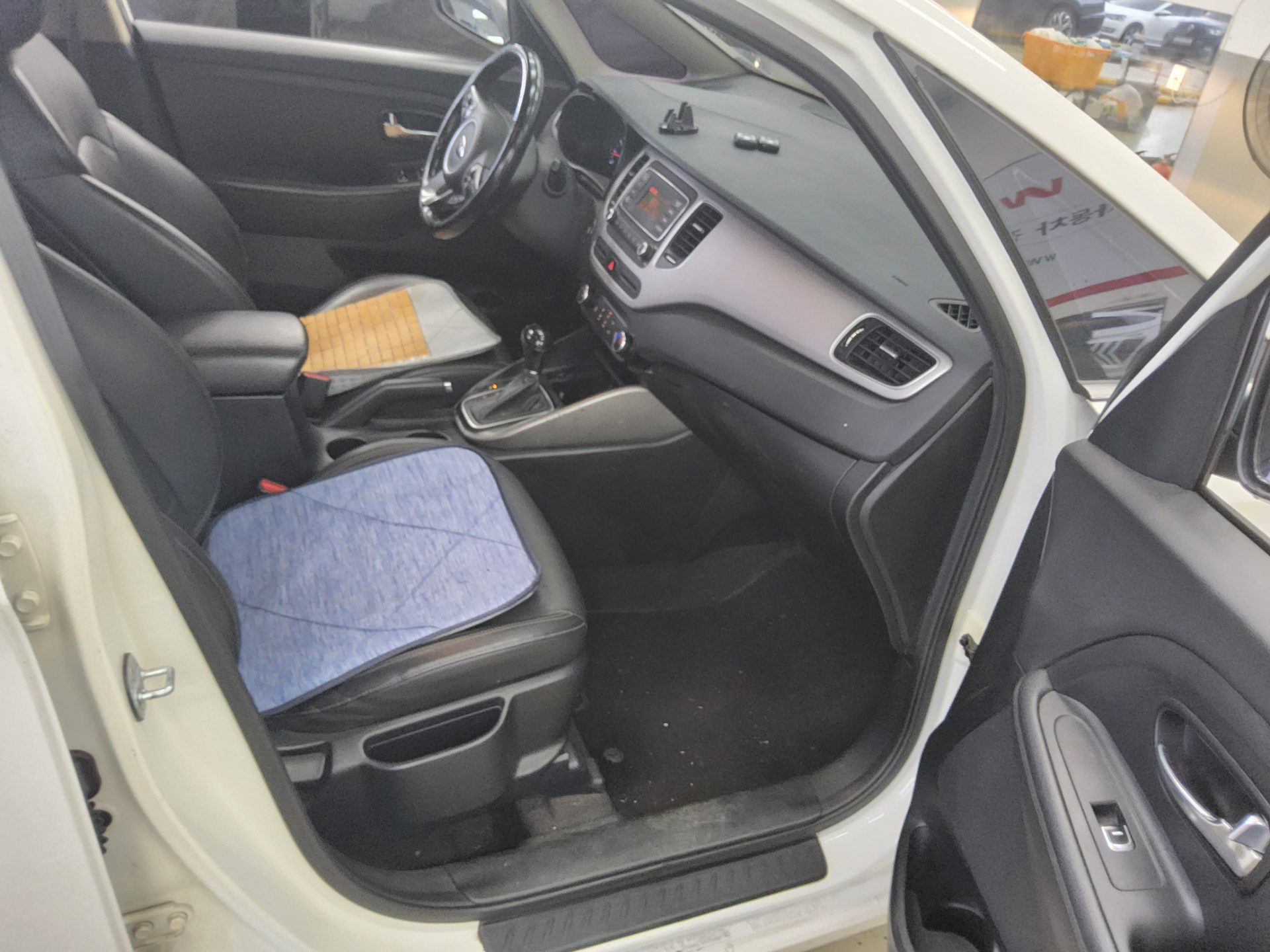2018 - kia carens