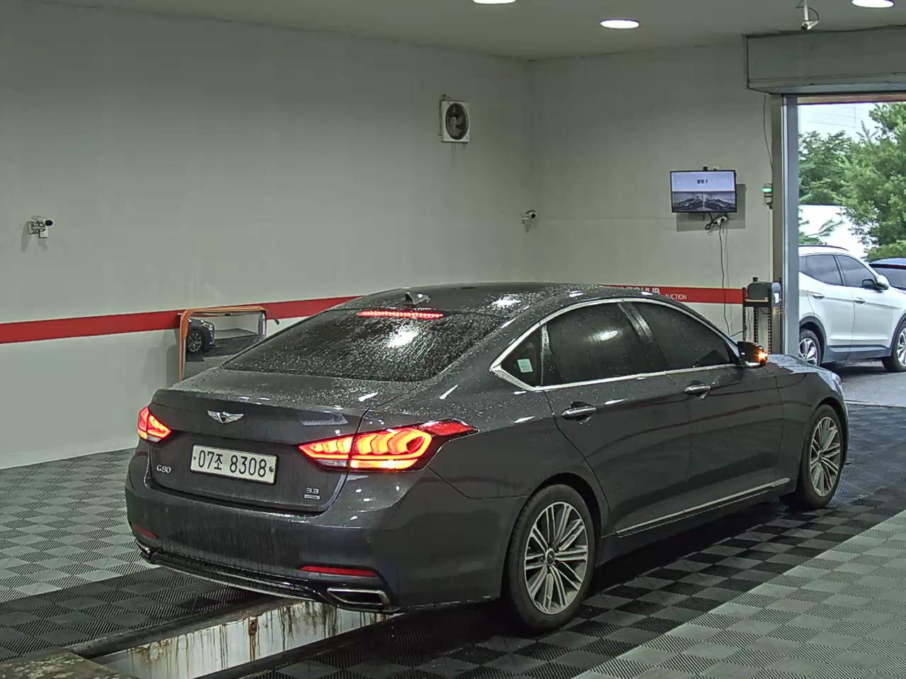 2018 - genesis g80