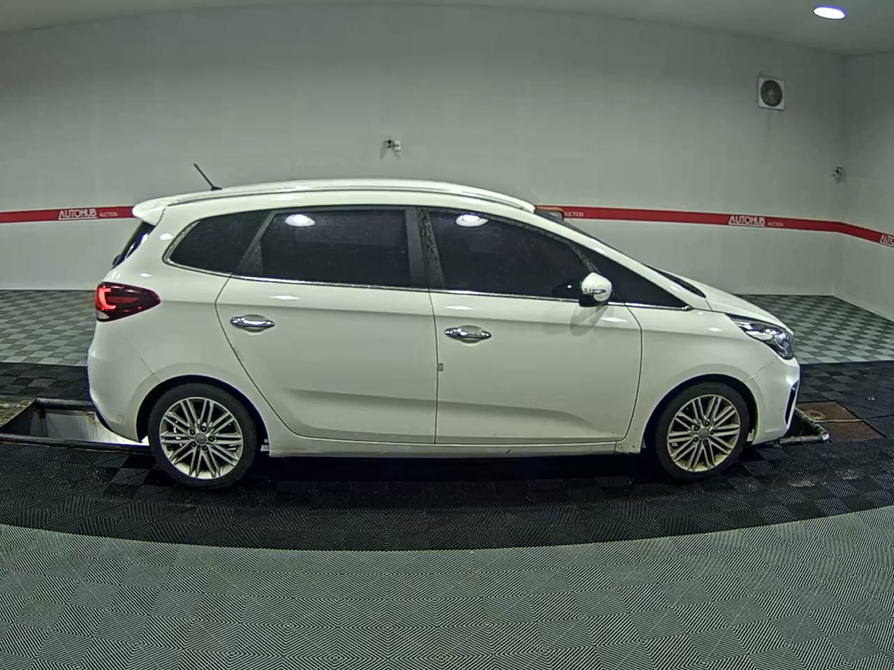 2018 - kia carens