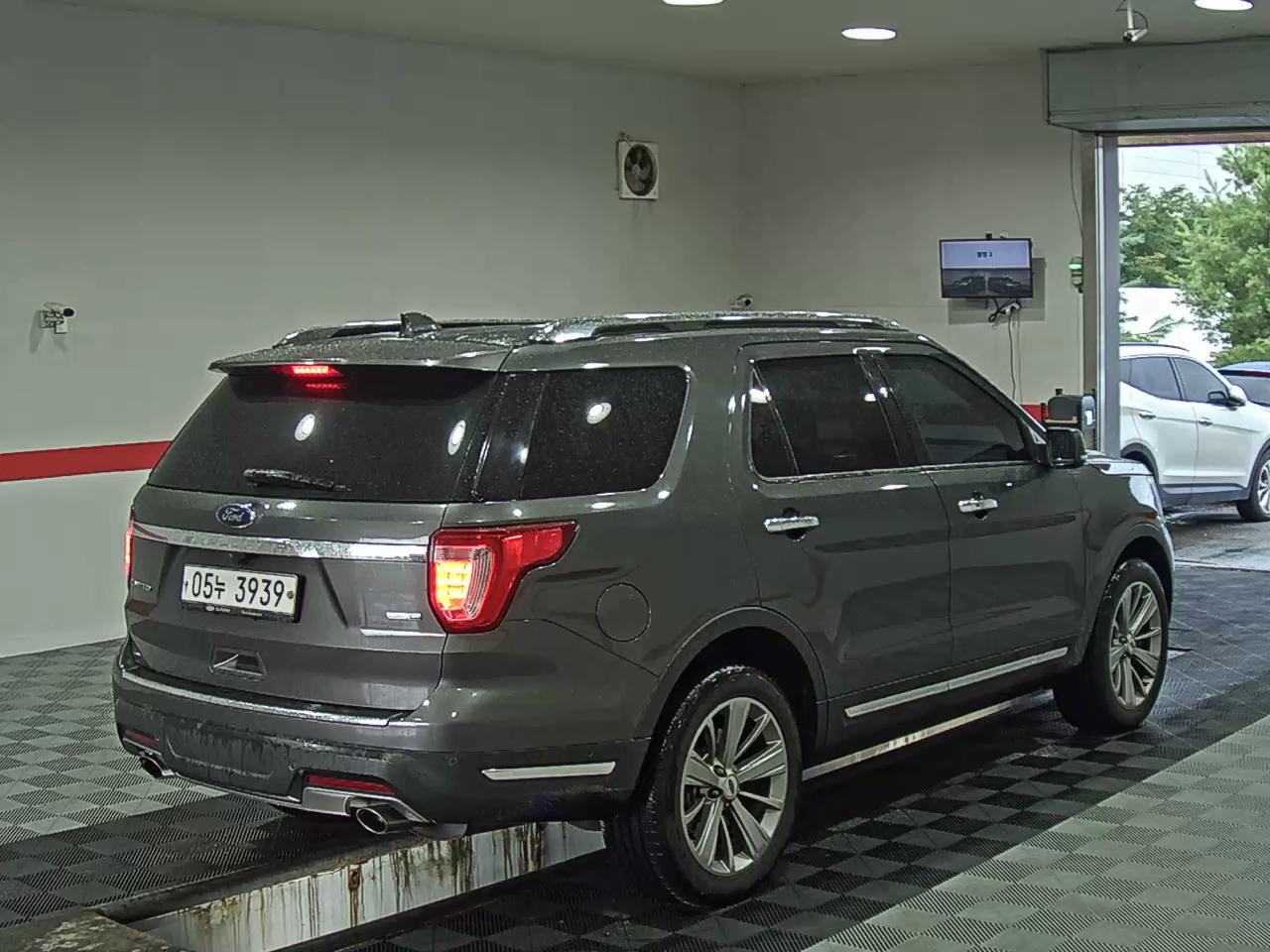 2018 - ford explorer
