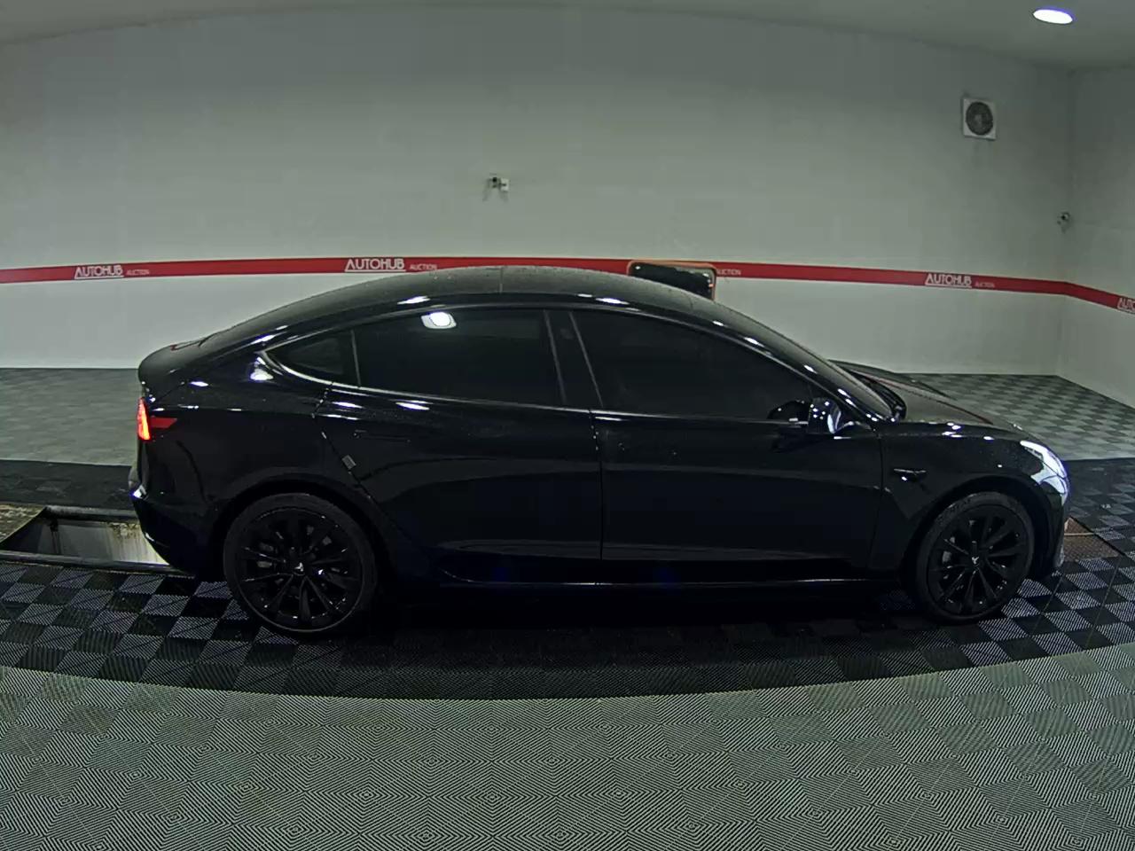 2021 - tesla model 3
