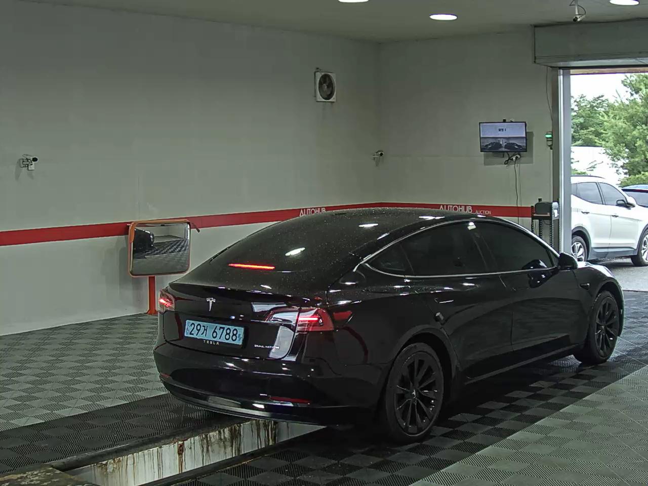 2021 - tesla model 3