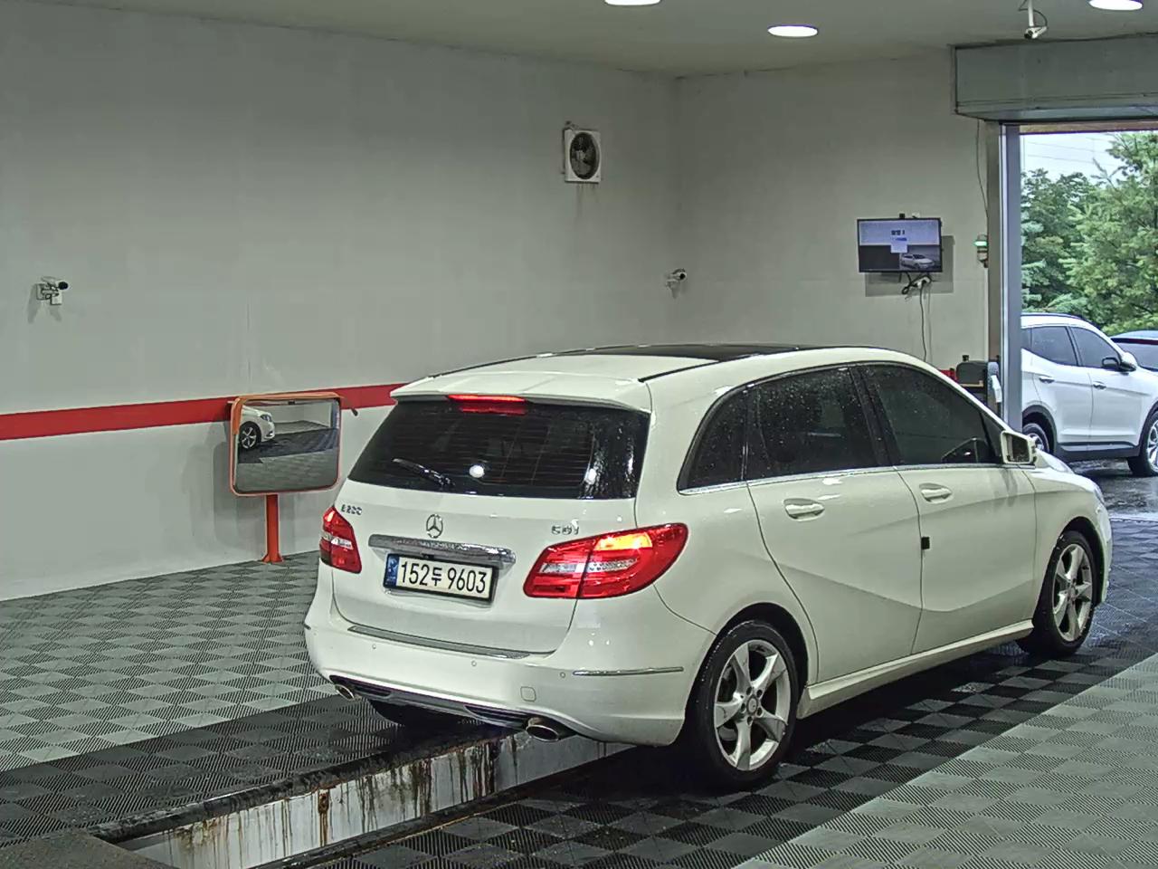 2013 - mercedes-benz b200