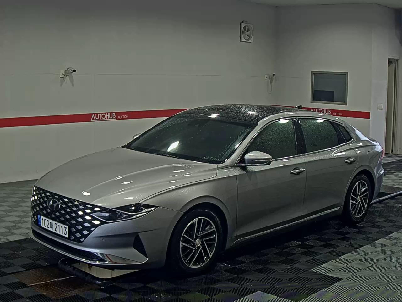 HYUNDAI GRANDEUR LPi RENTAL CAR