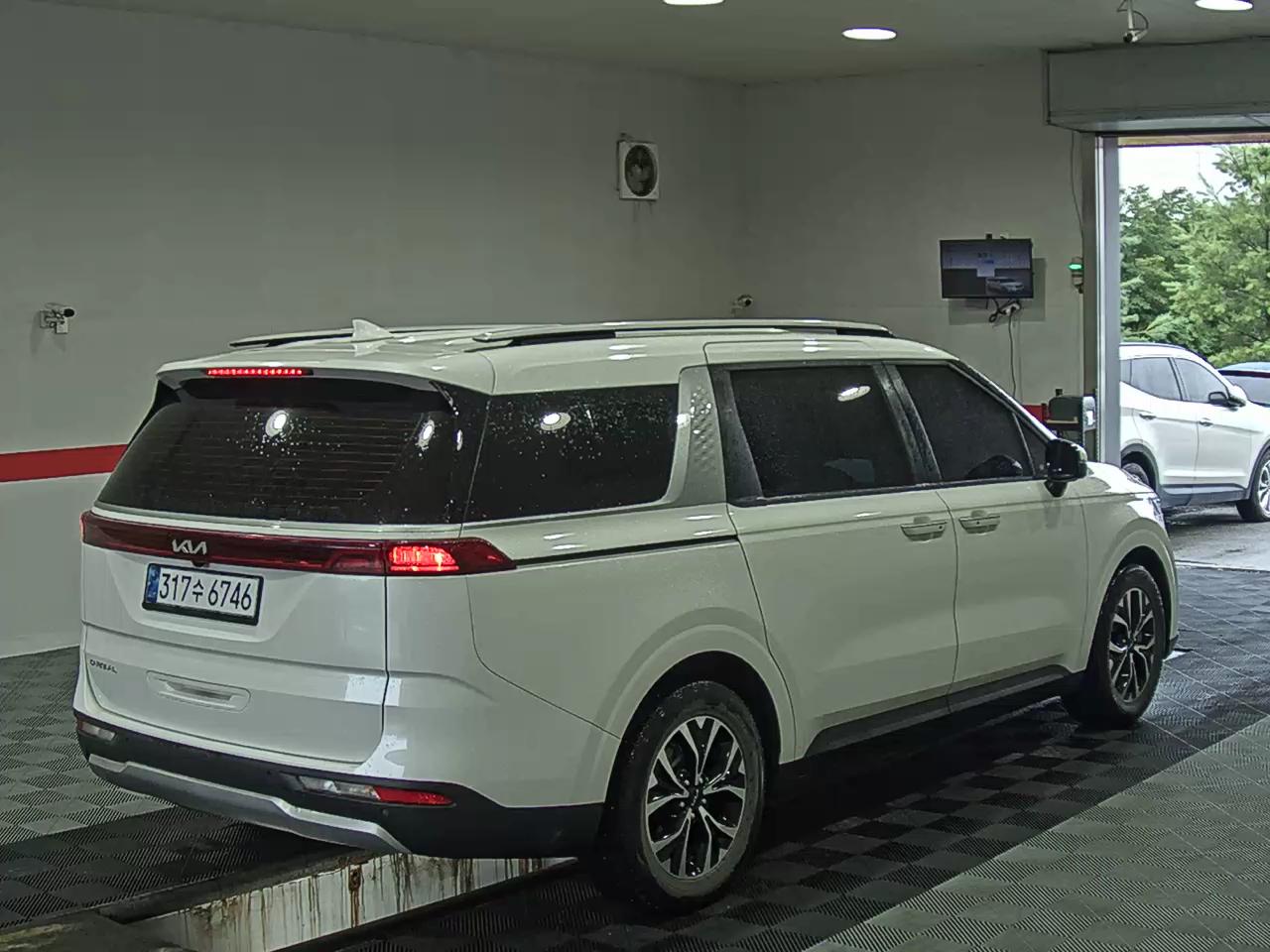 2023 - kia carnival