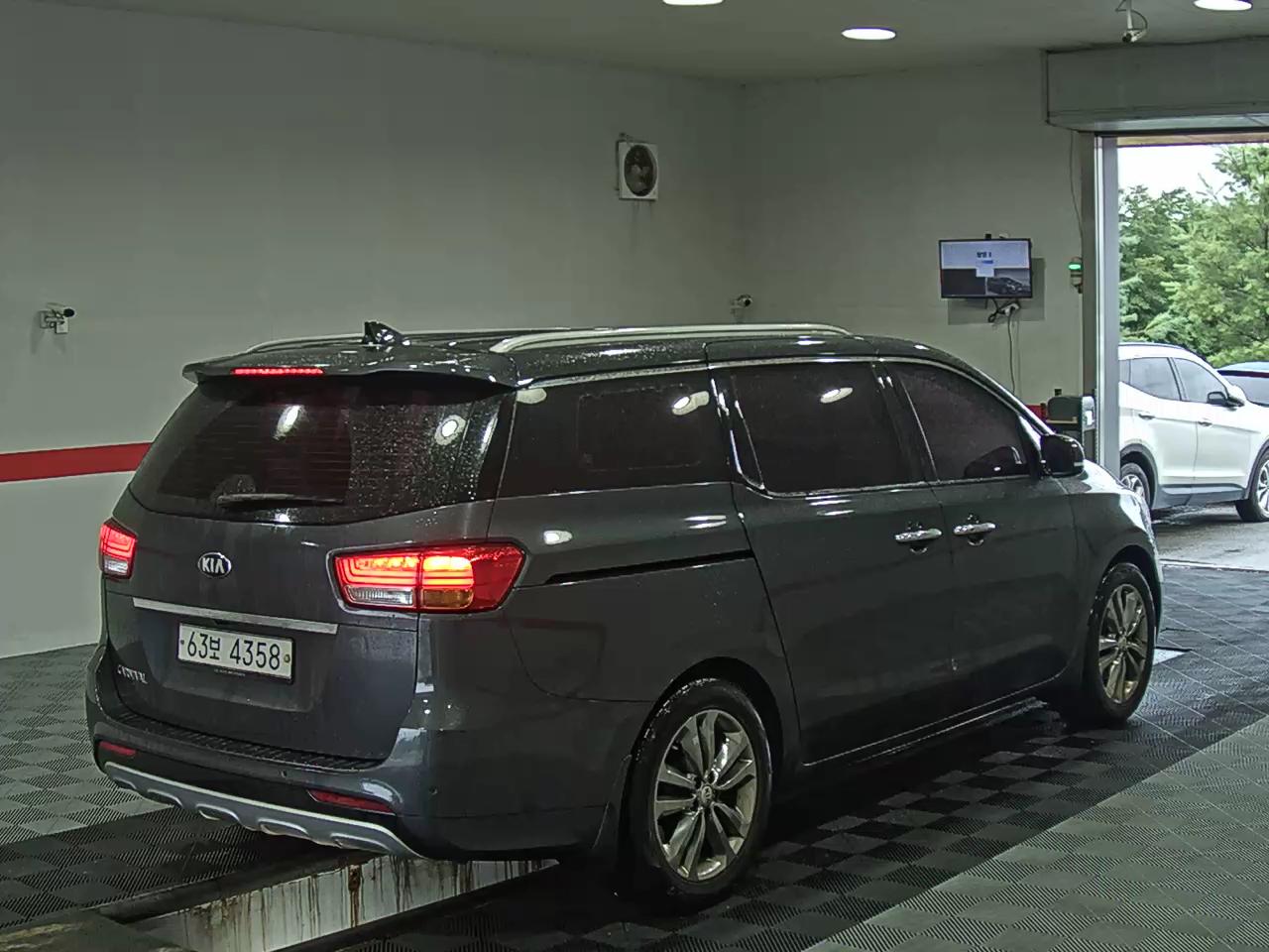 2017 - kia carnival