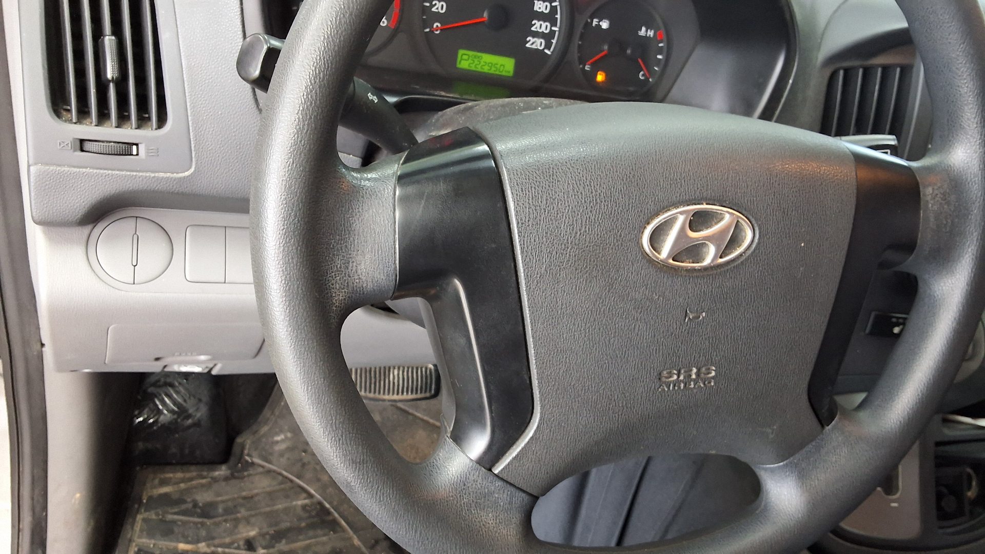 2012 - hyundai grand starex