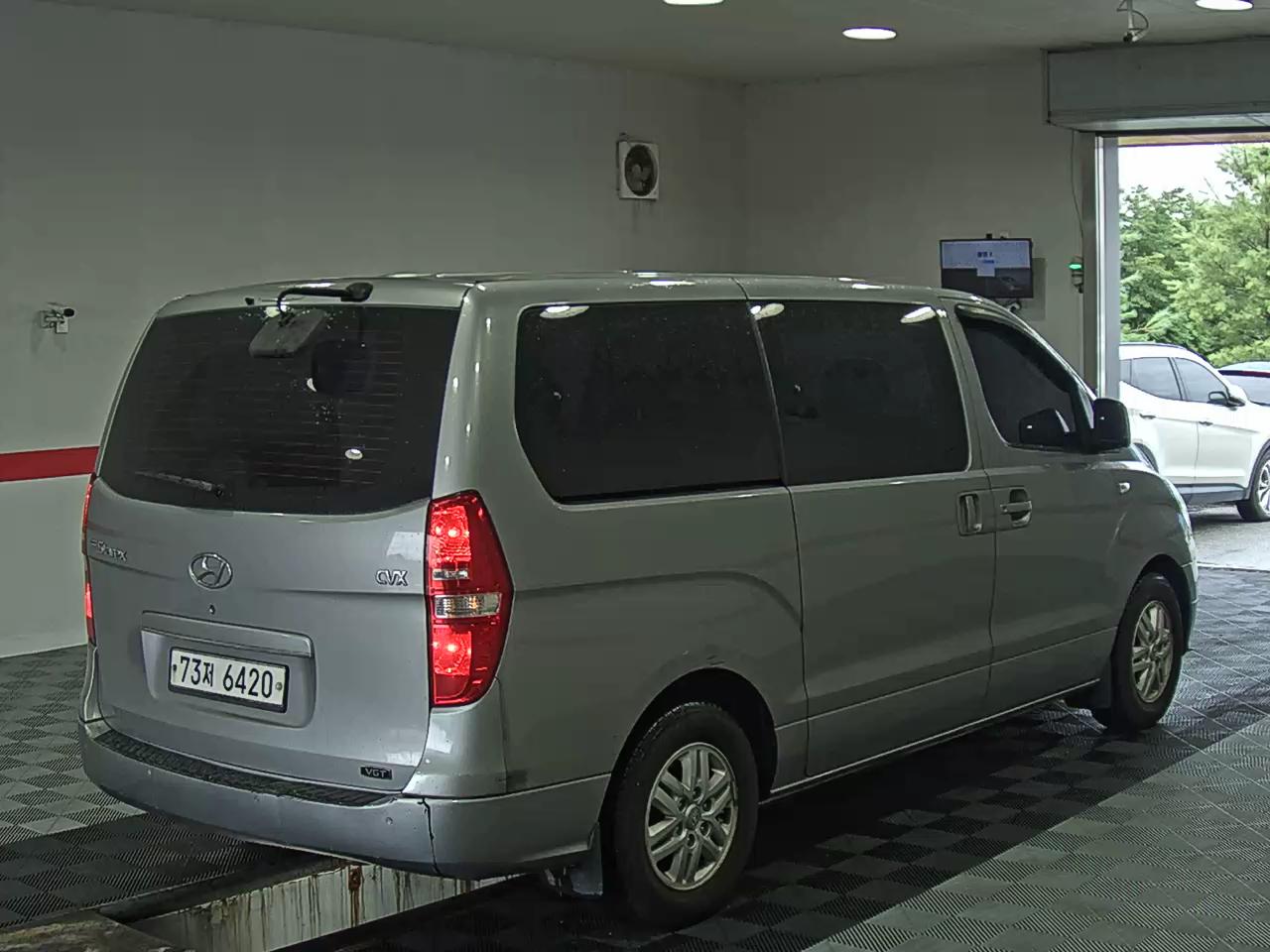 2012 - hyundai grand starex
