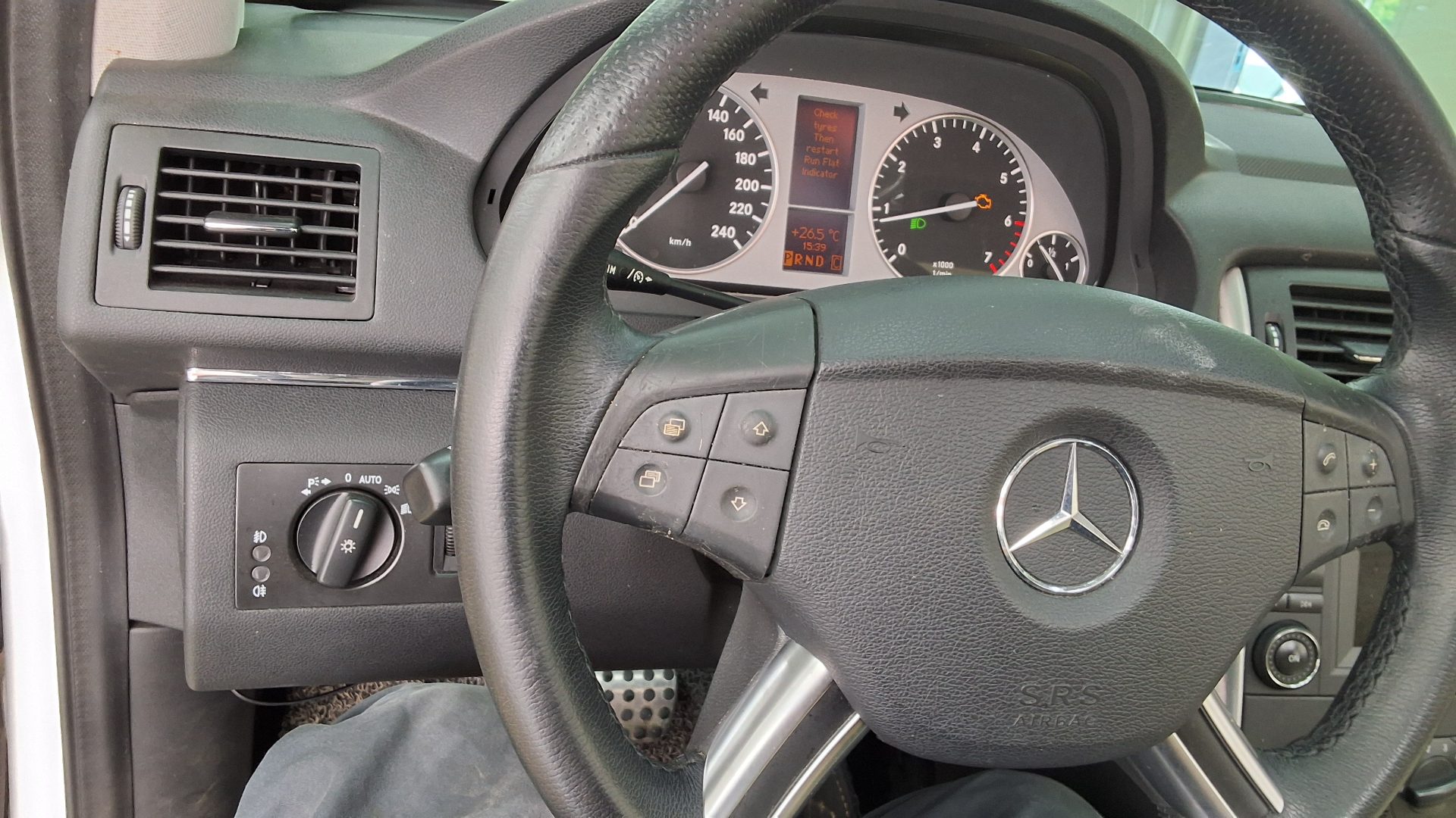 2011 - mercedes-benz b200