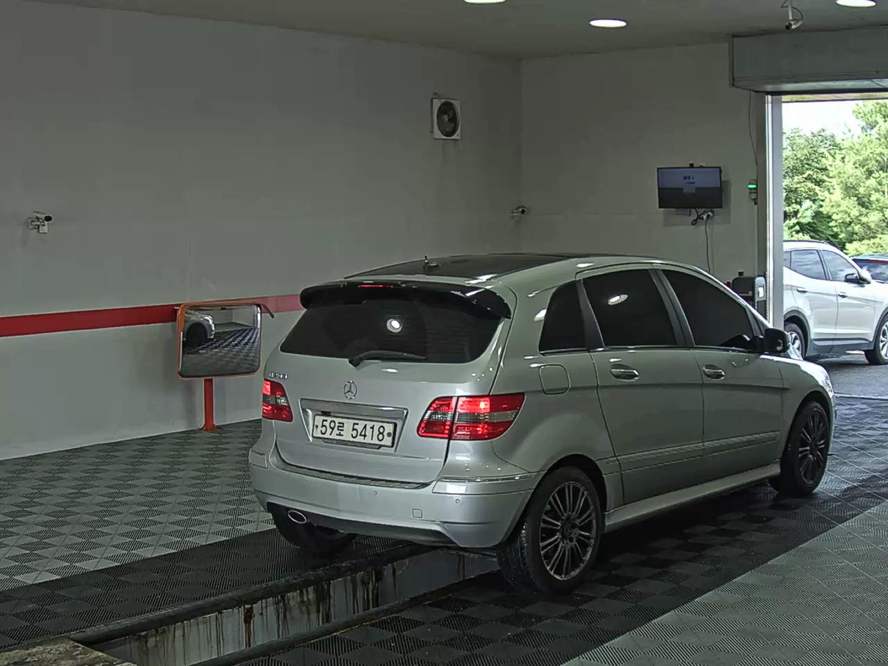 2011 - mercedes-benz b200