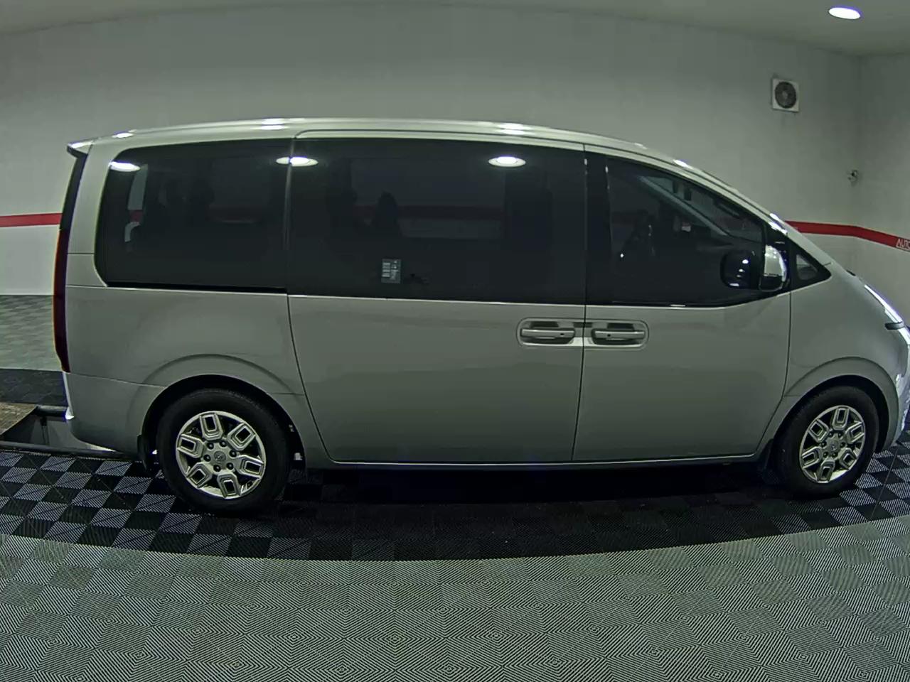 2022 - hyundai staria