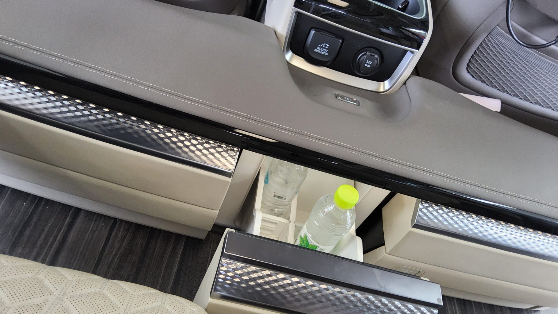 2023 - kia carnival