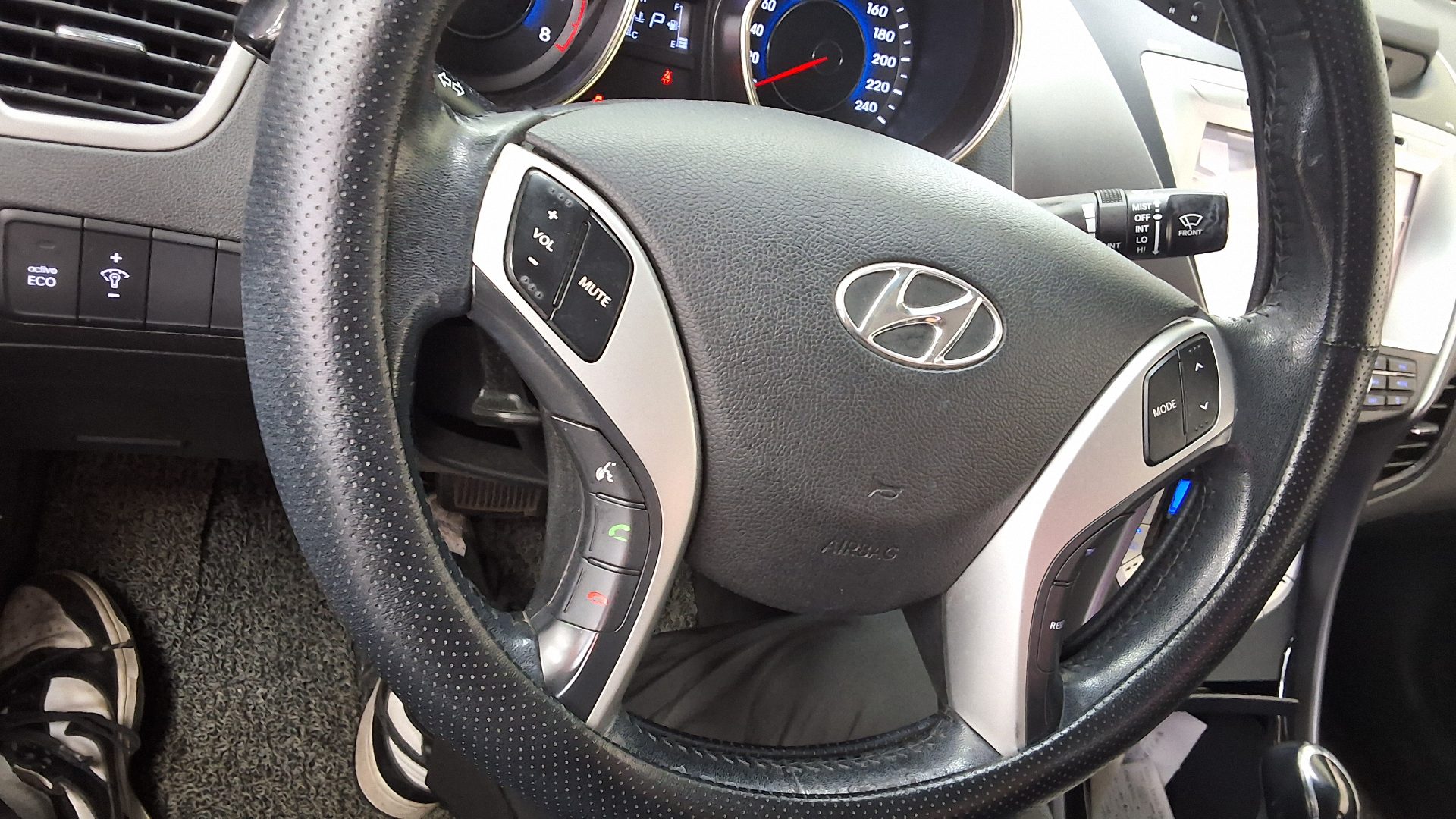 2011 - hyundai avante