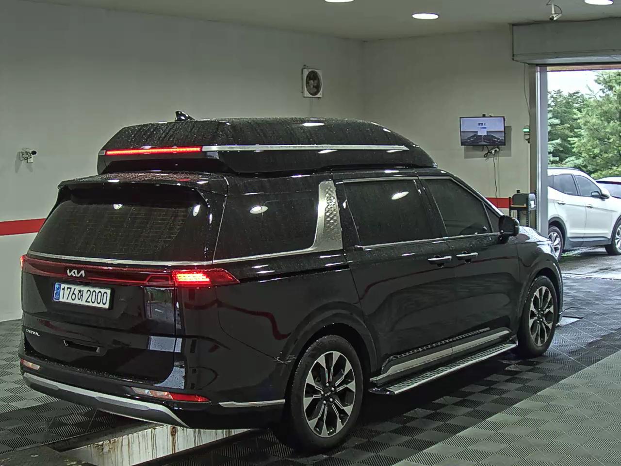 2023 - kia carnival