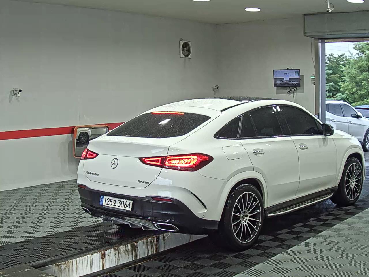 Mercedes-Benz Gle 400D 2022 — صورة 13