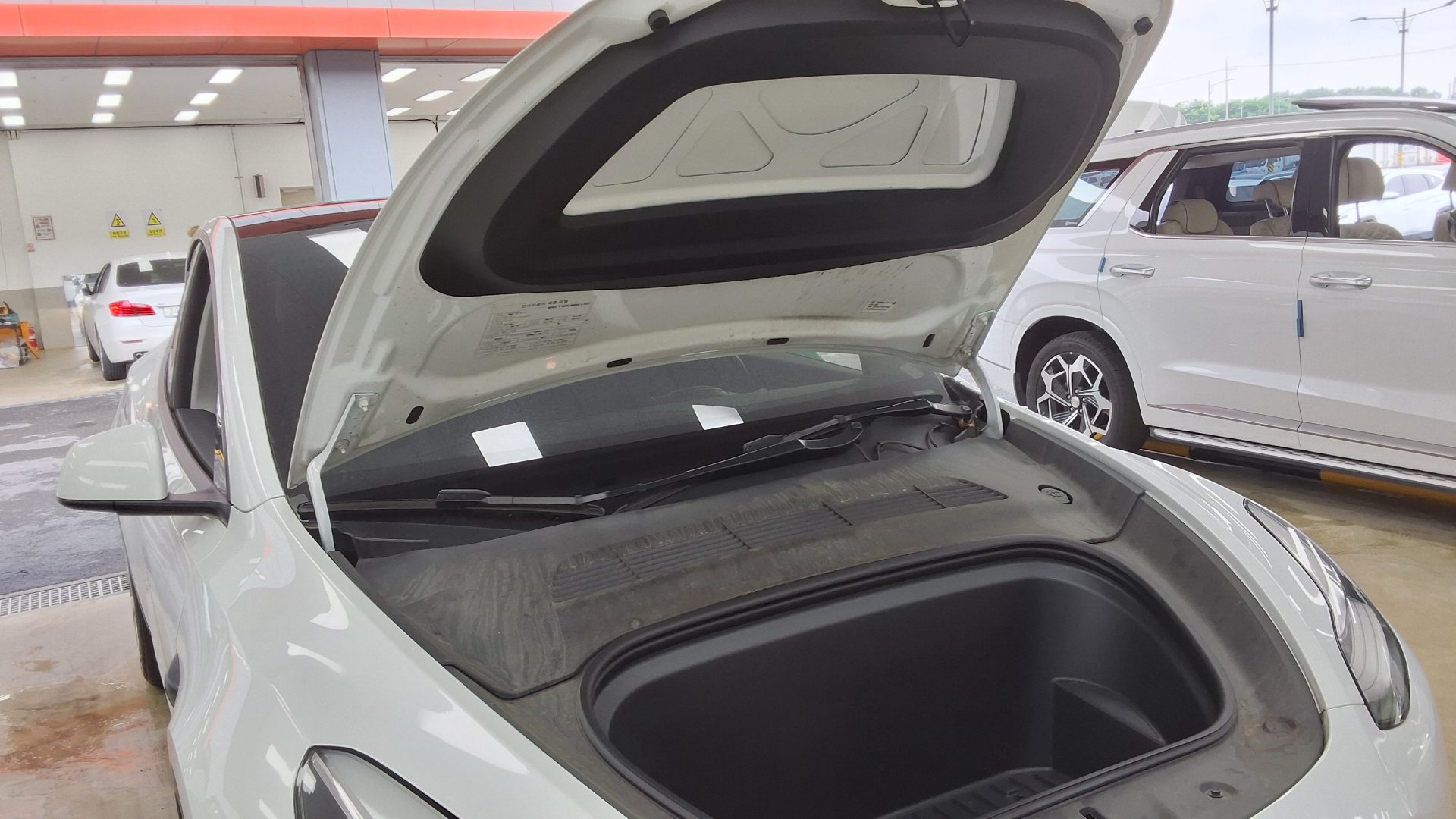 Tesla Model Y 2022 — صورة 18