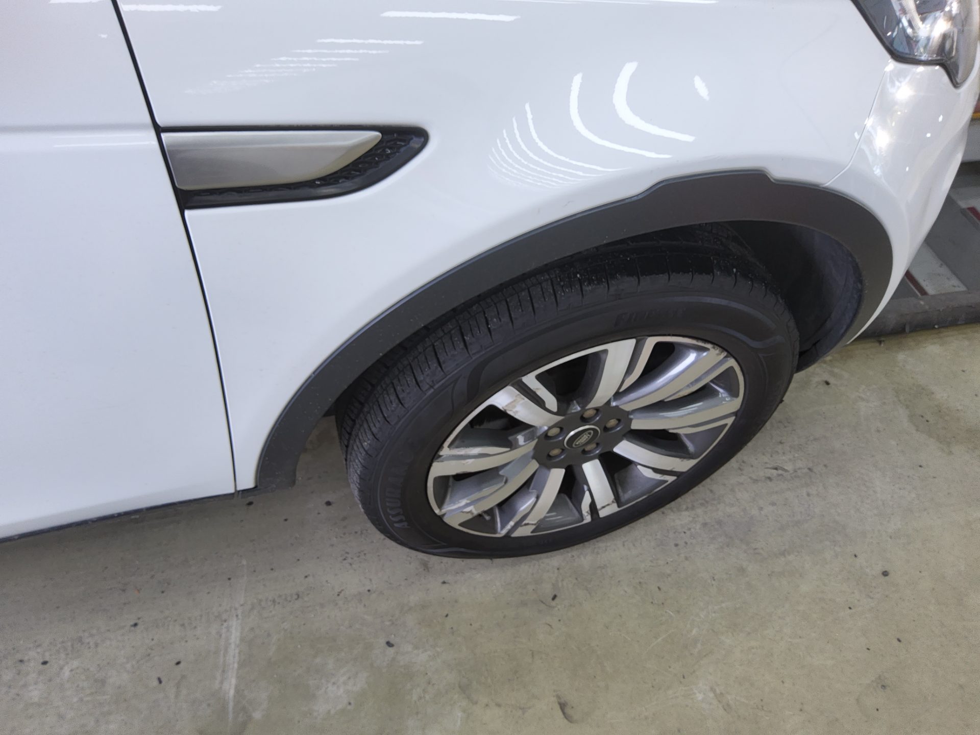 2019 - land rover discovery