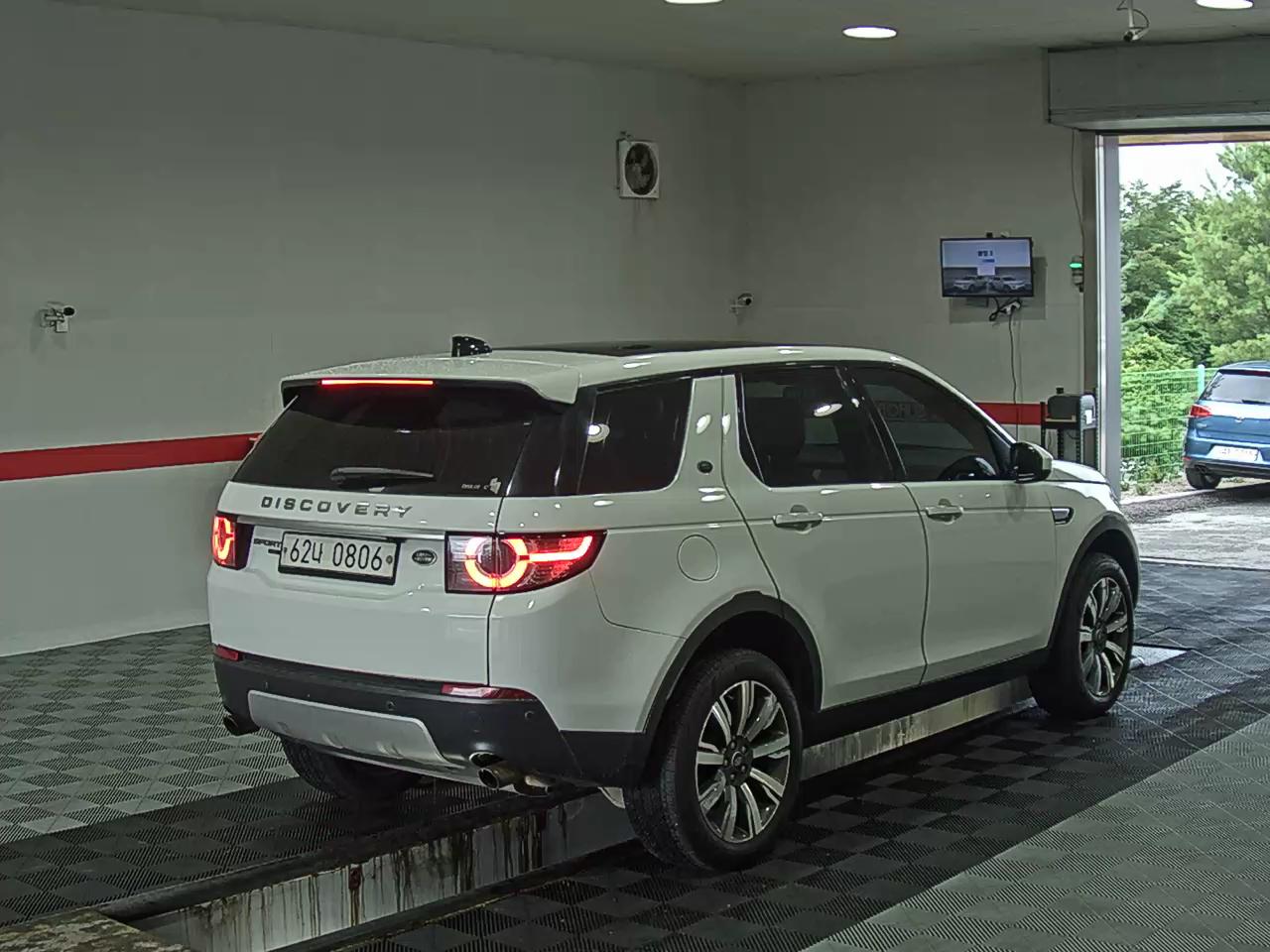 2019 - land rover discovery
