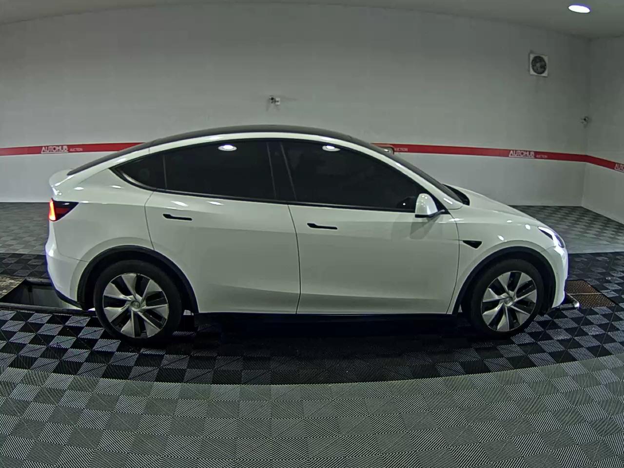 Tesla Model Y 2022 — صورة 12