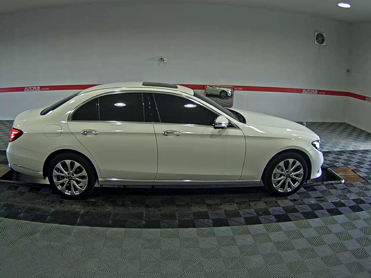2019 - mercedes-benz e300