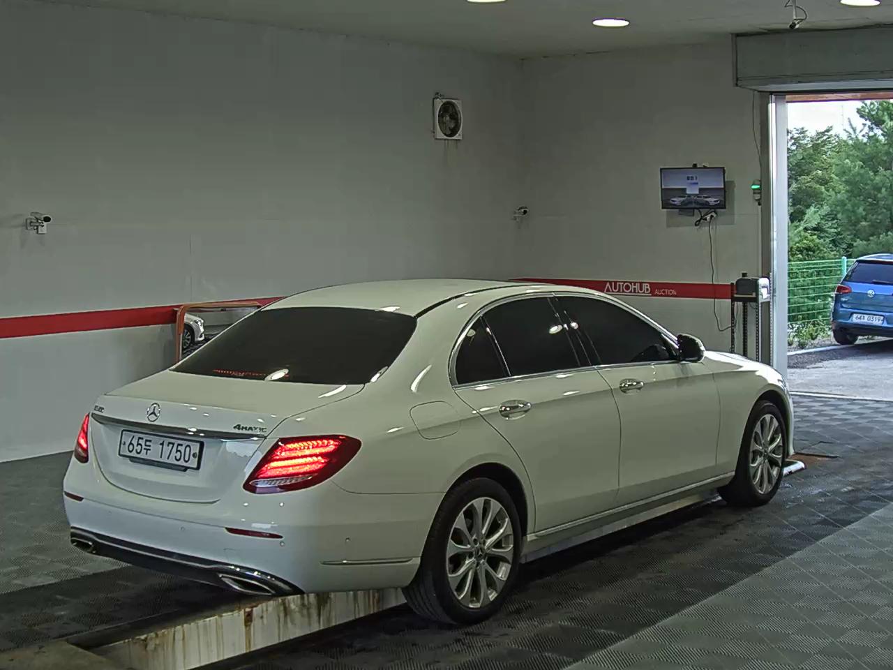 2019 - mercedes-benz e300
