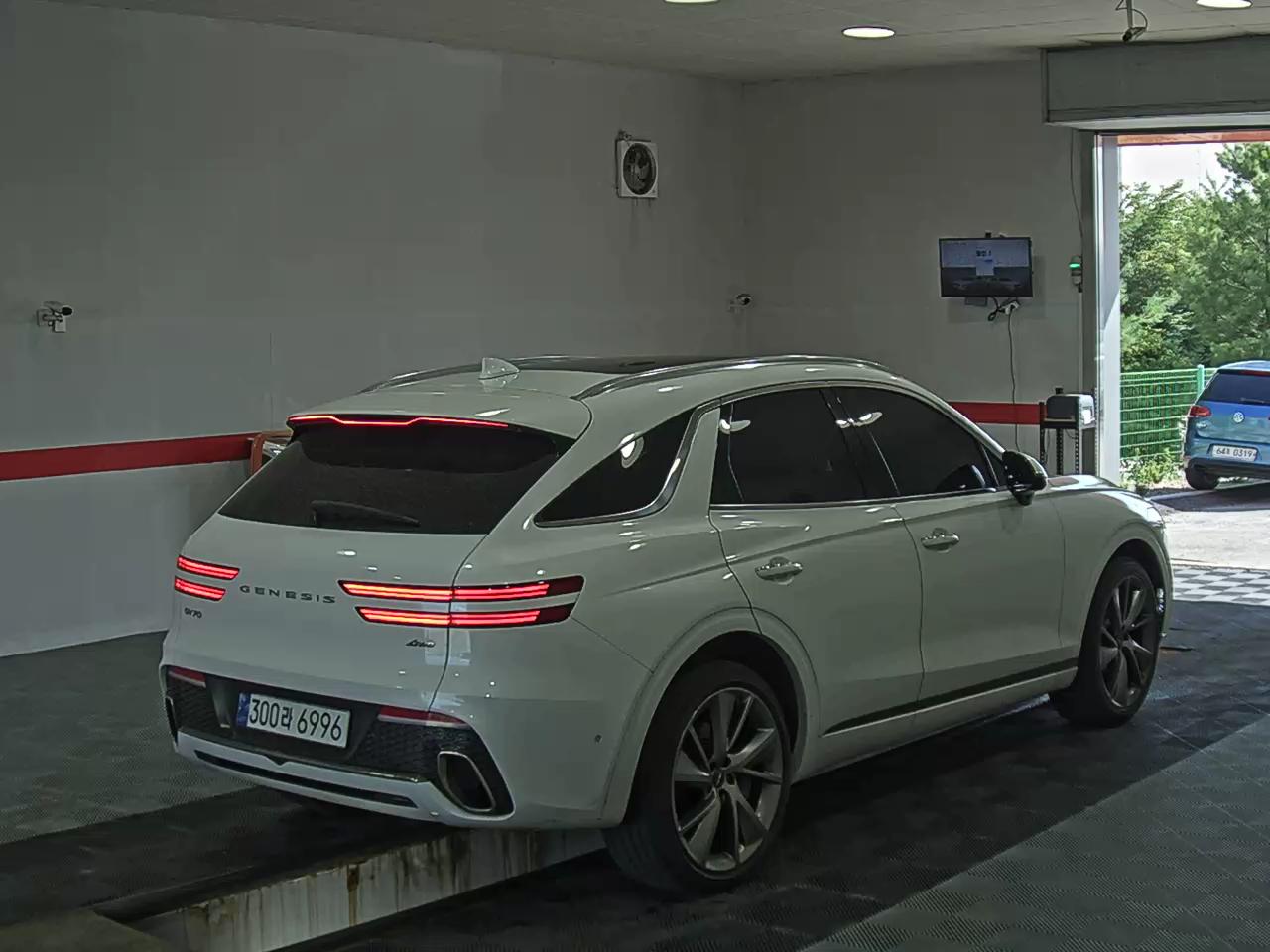 جينيسيس Gv70 2023 — صورة 13