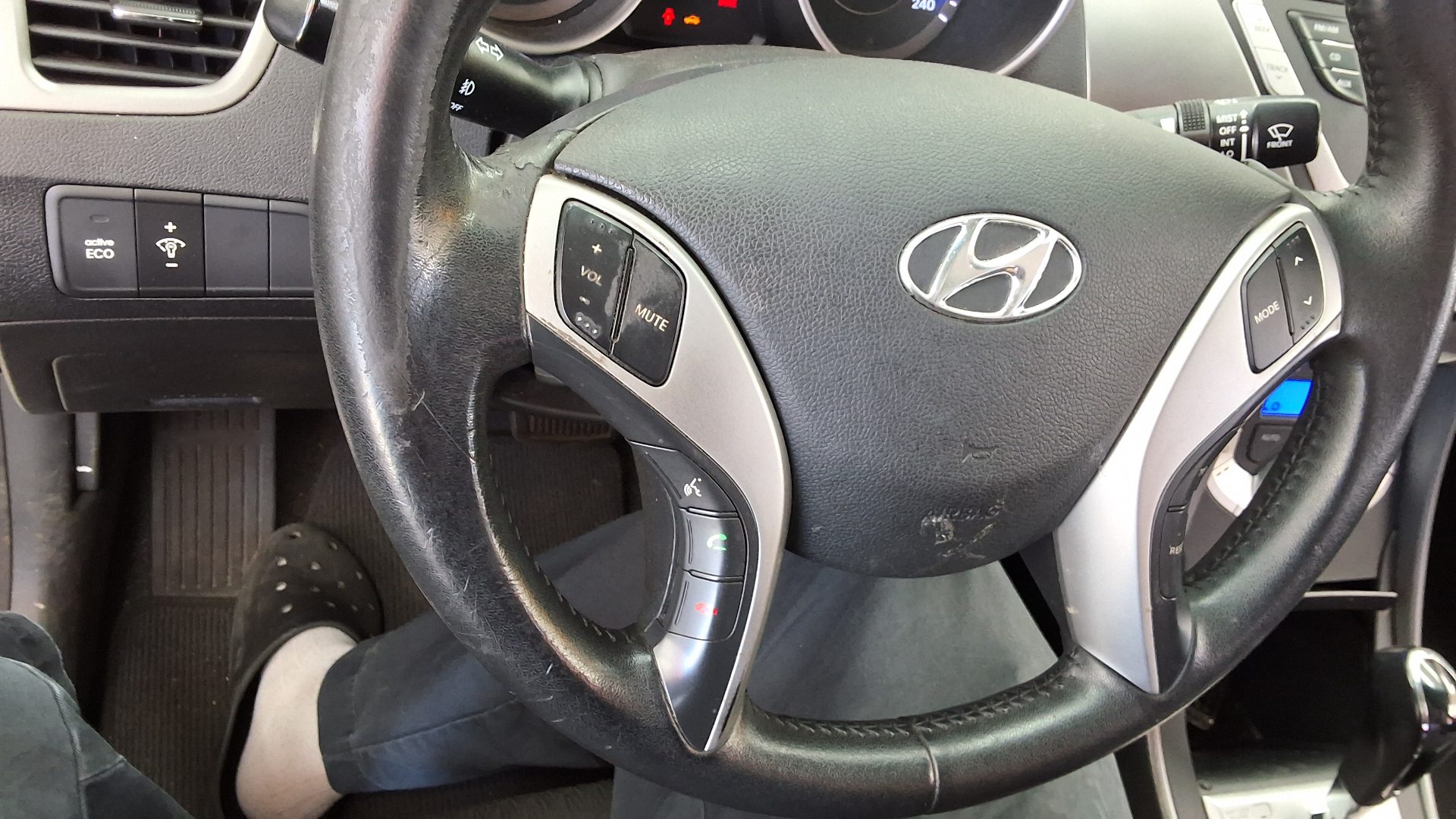 2011 - hyundai avante