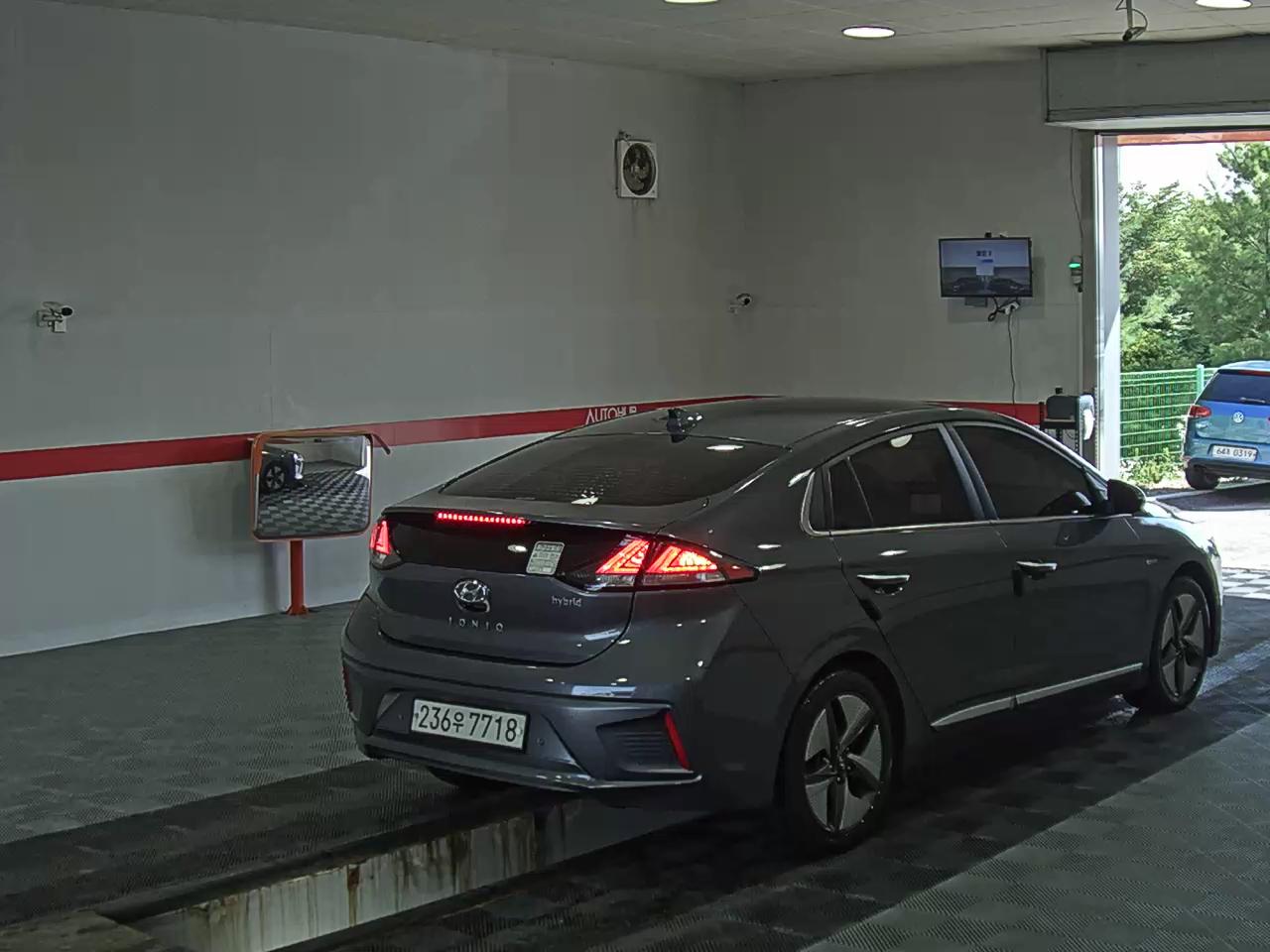 2020 - hyundai ioniq