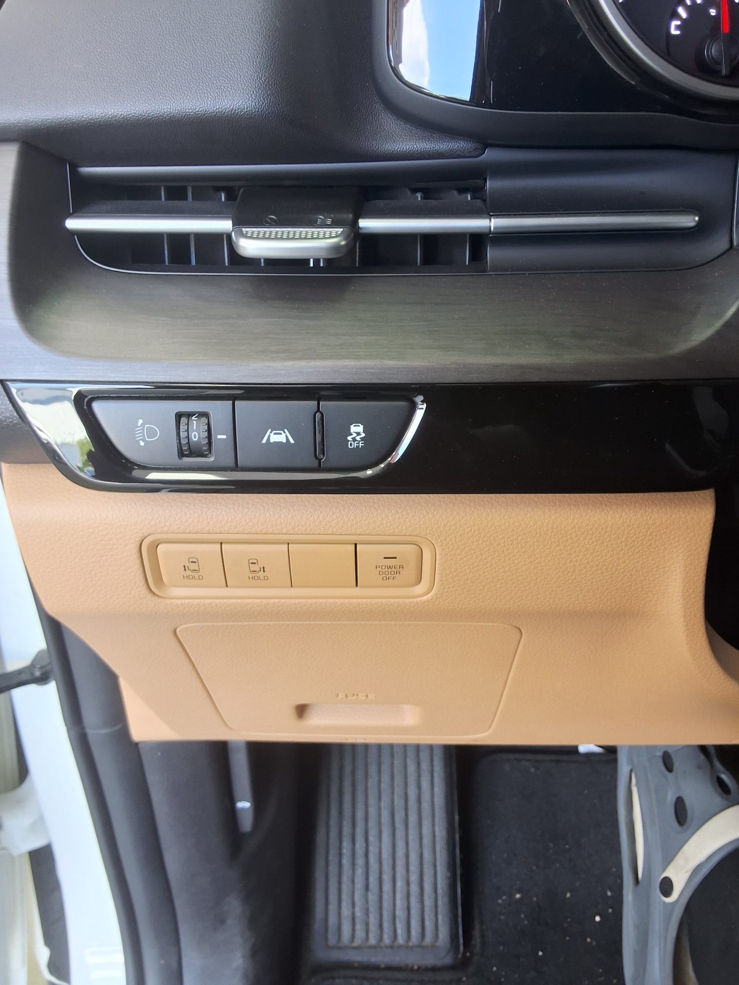 2023 - kia carnival