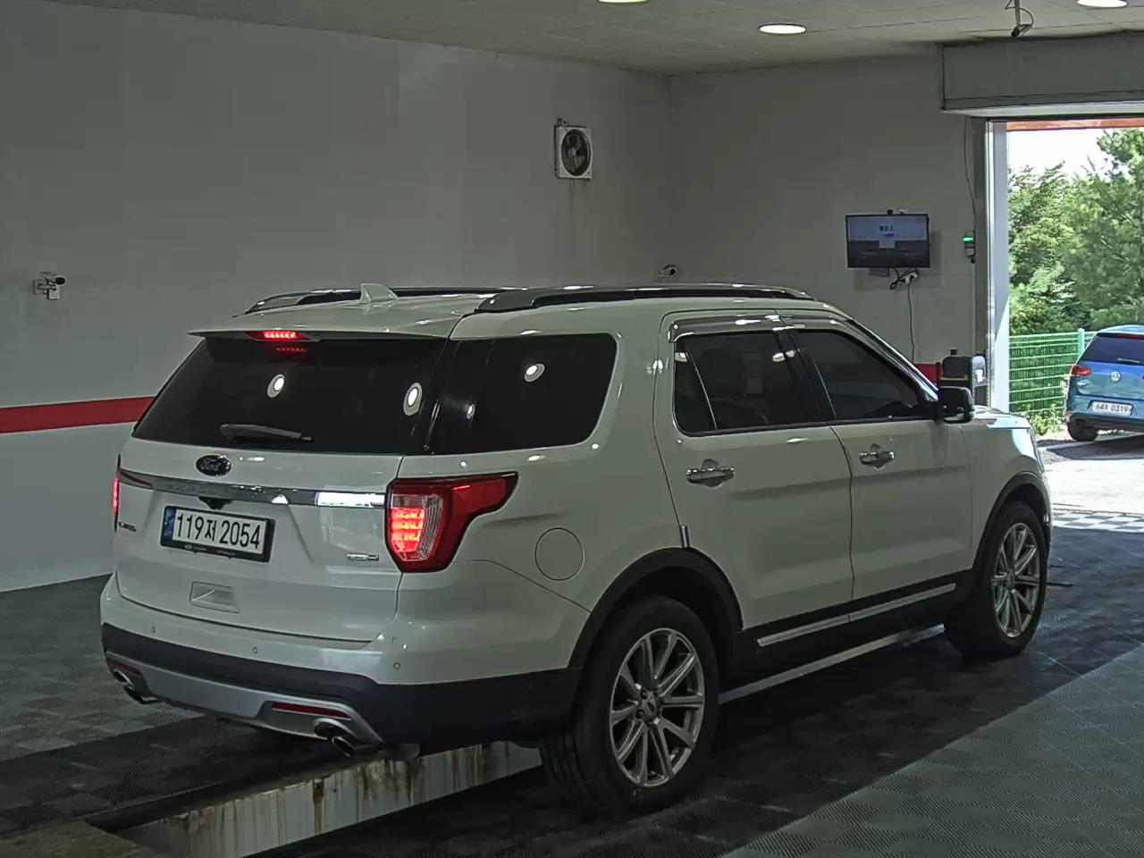 2017 - ford explorer