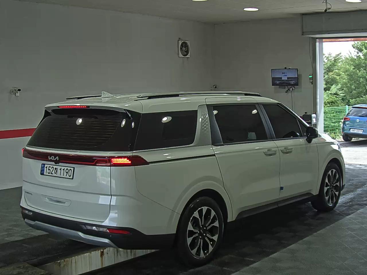 2023 - kia carnival