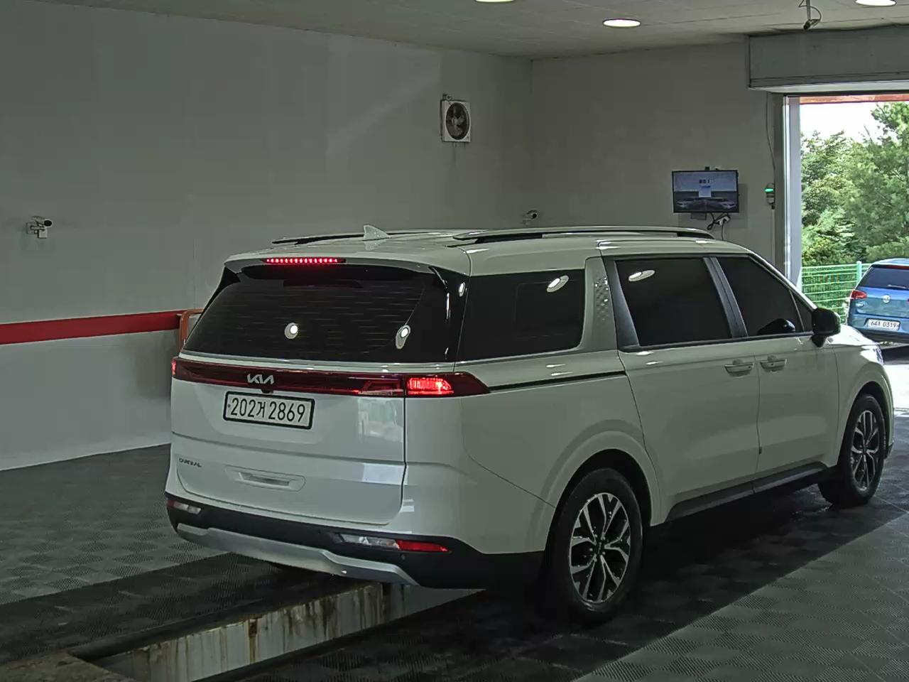 2023 - kia carnival