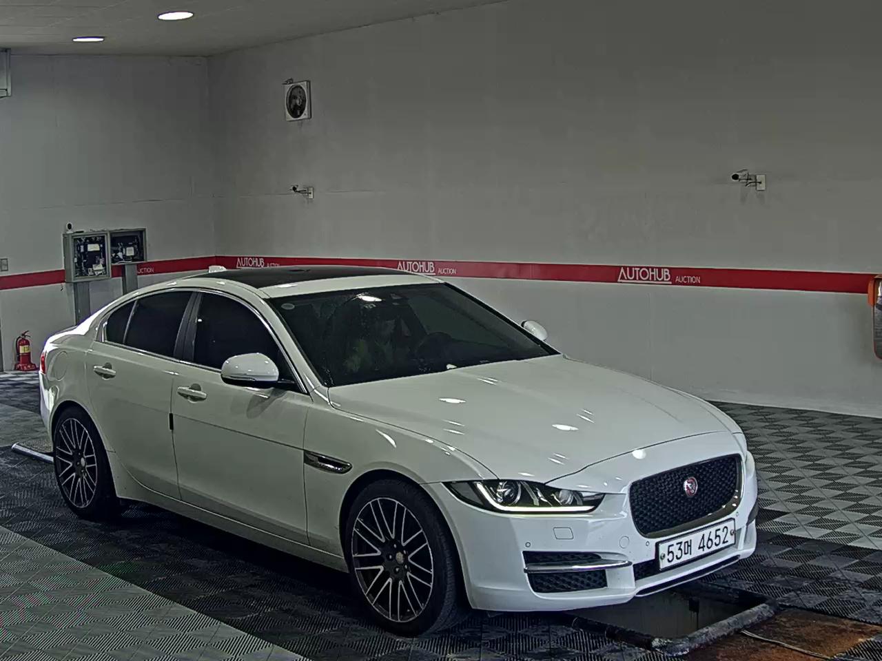 2017 - jaguar xe