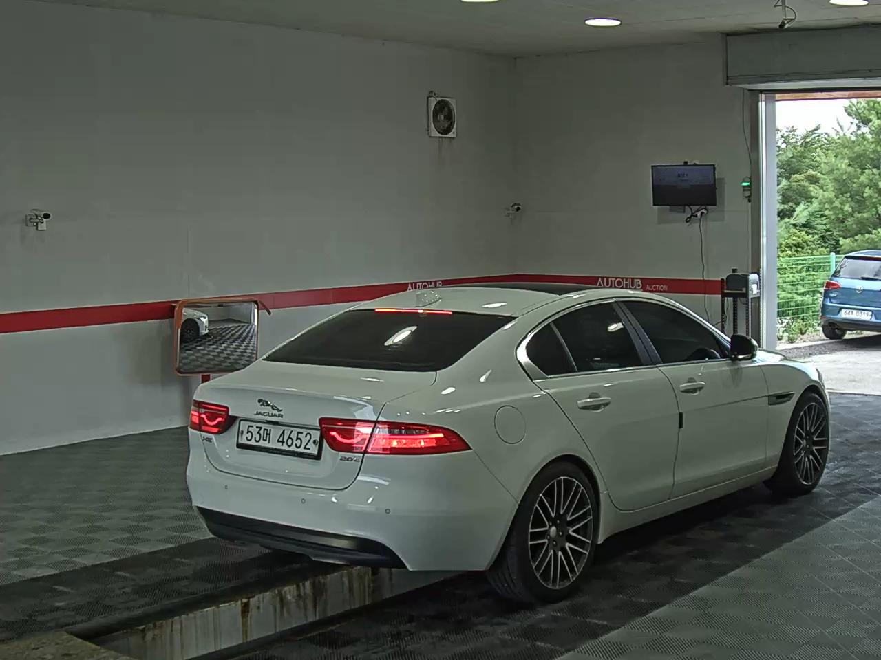 2017 - jaguar xe