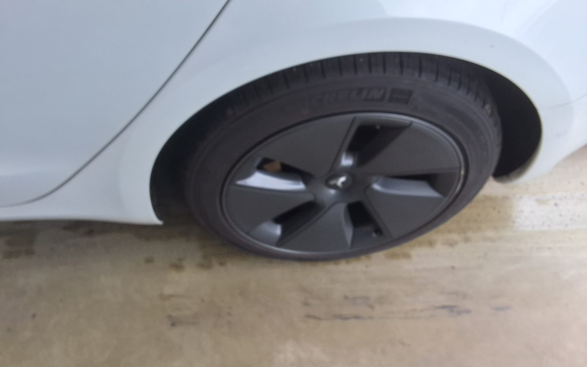 Tesla Model 3 2022 — صورة 23