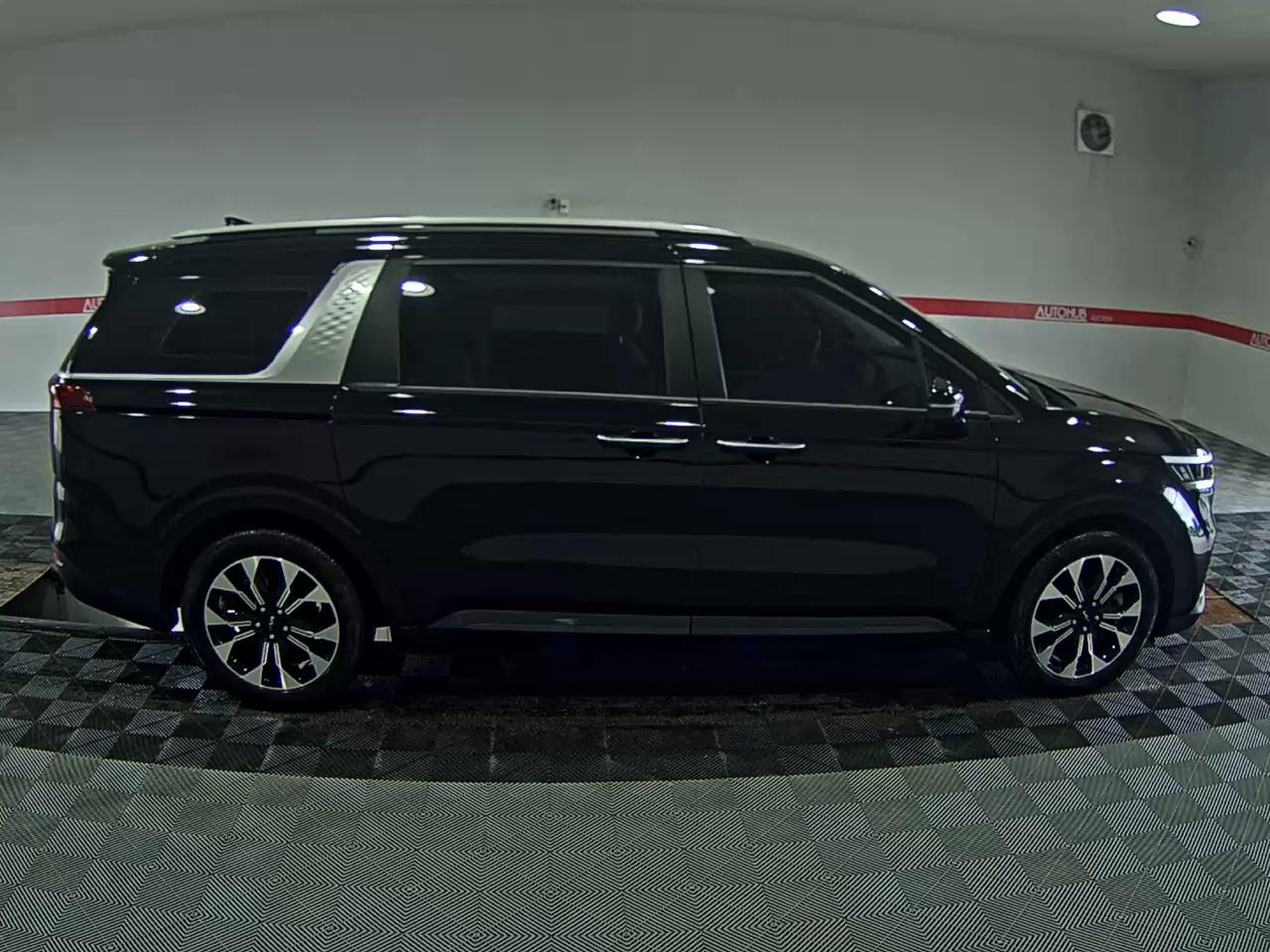 2023 - kia carnival
