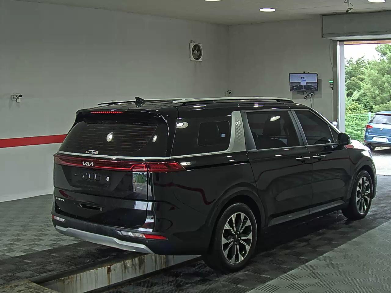 2023 - kia carnival
