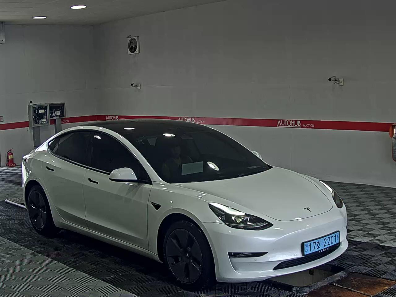 Tesla Model 3 2022 — صورة 11